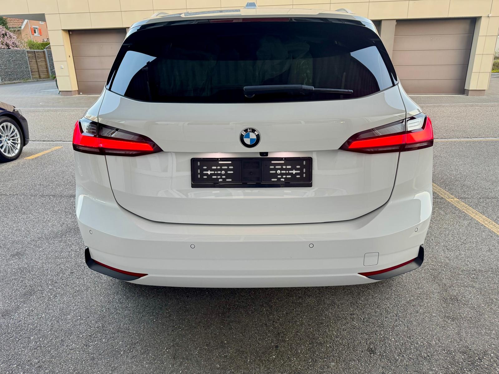 BMW 223d Active Tourer xDrive Luxury line DKG **Fortlaufende BMW Werksgarantie und Gratis Service **-image-4