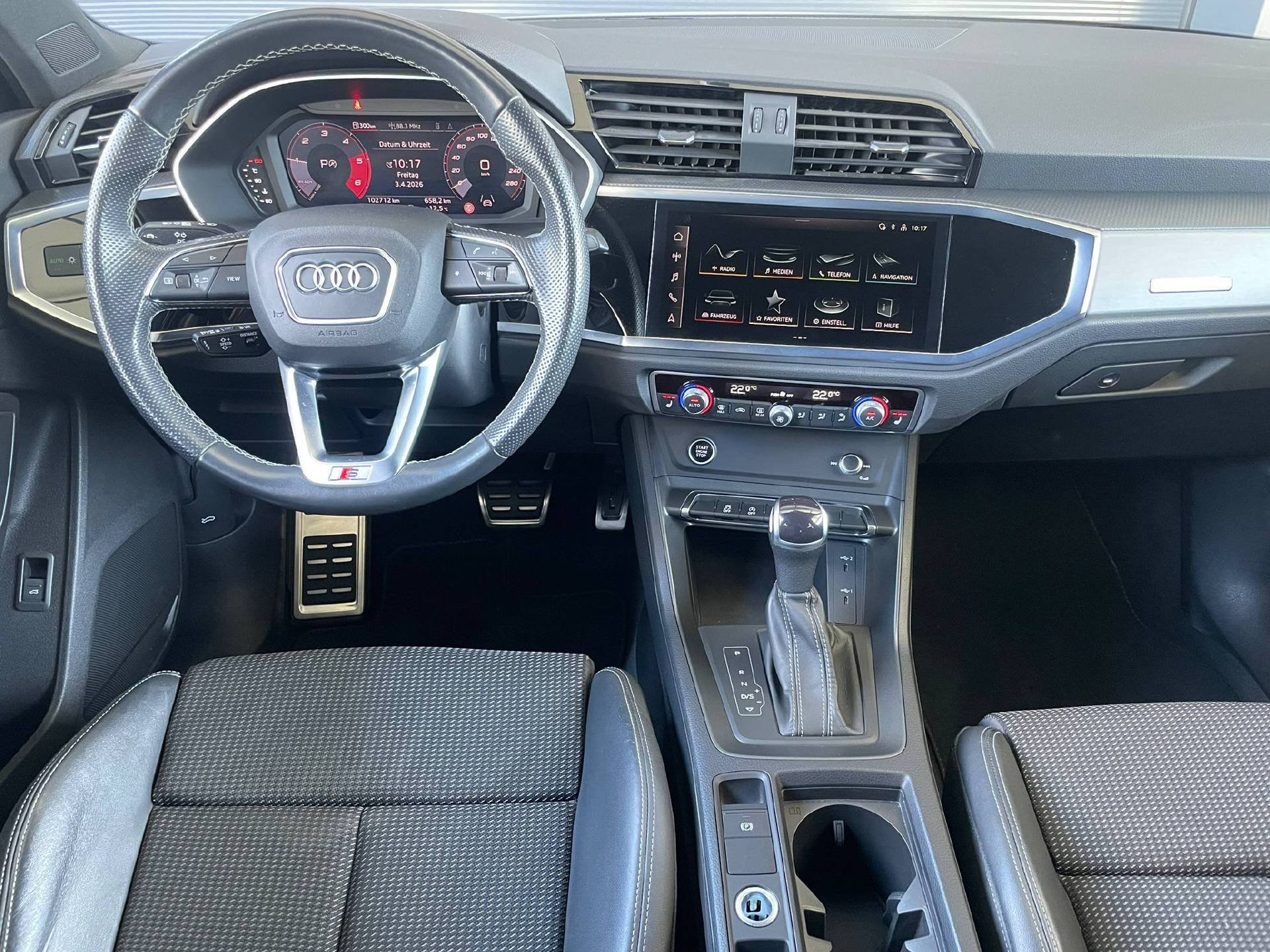 AUDI Q3 2.0 35 TDI quattro S-Tronic-image-6