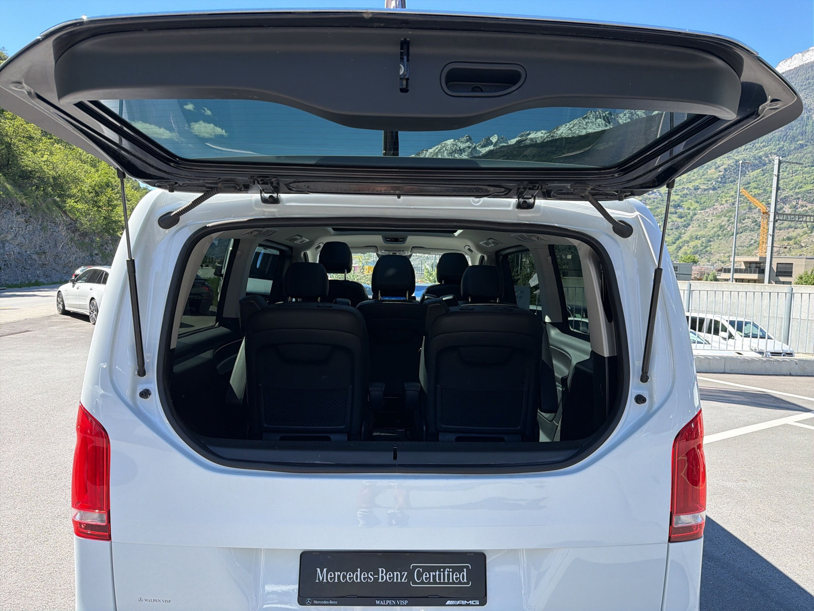 MERCEDES-BENZ V 300 d SwissEdition L 4M-image-23