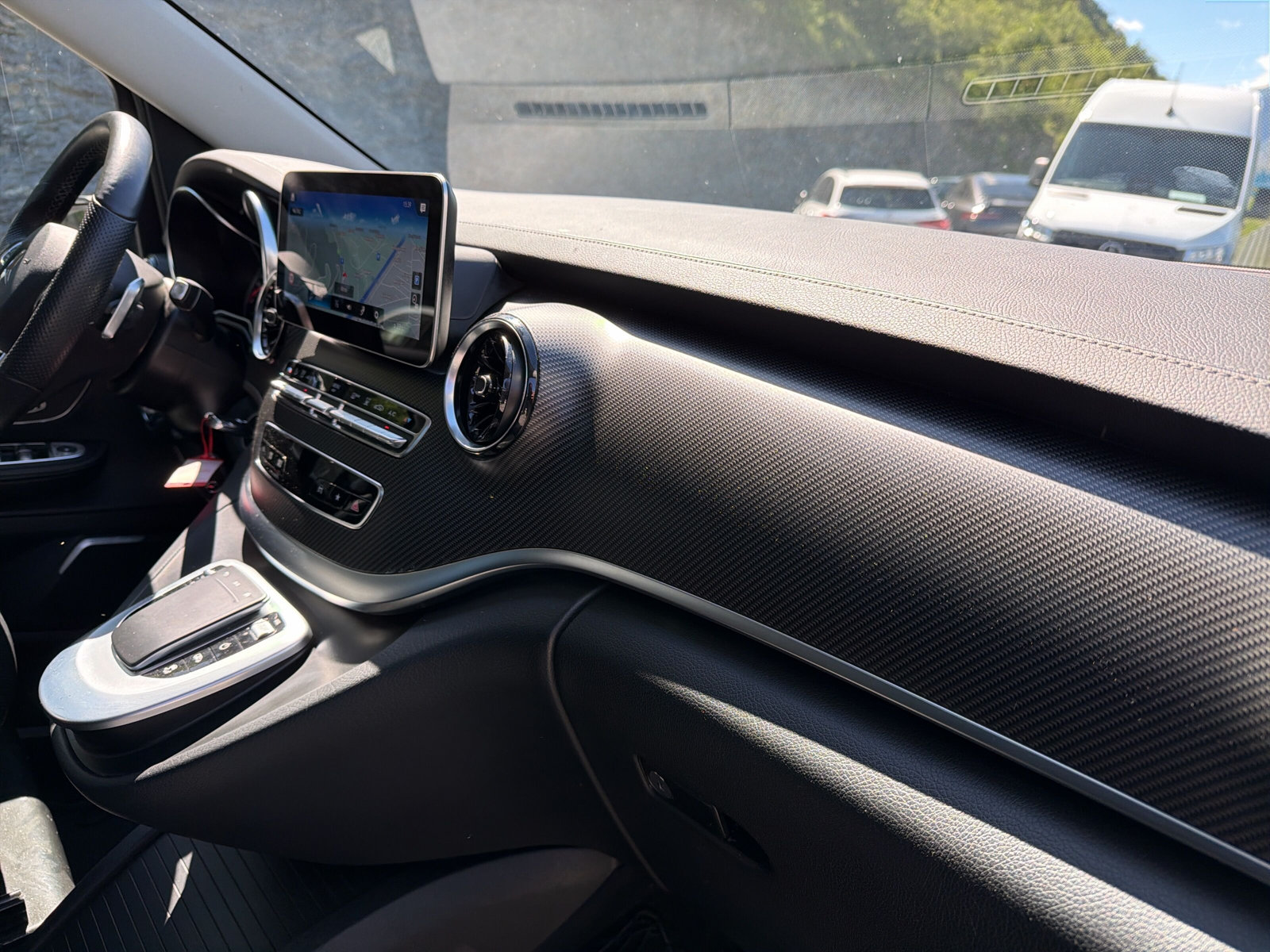 MERCEDES-BENZ V 300 d SwissEdition L 4M-image-21