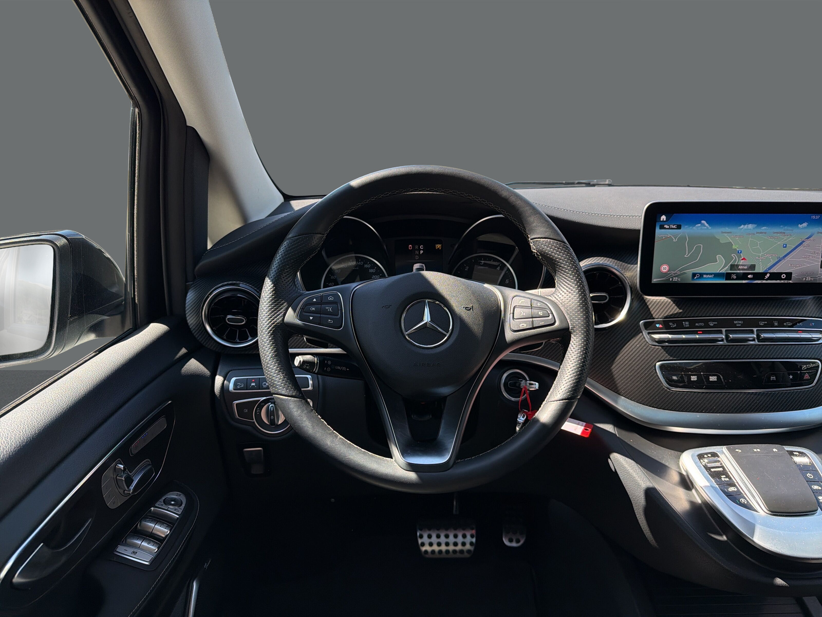 MERCEDES-BENZ V 300 d SwissEdition L 4M-image-9