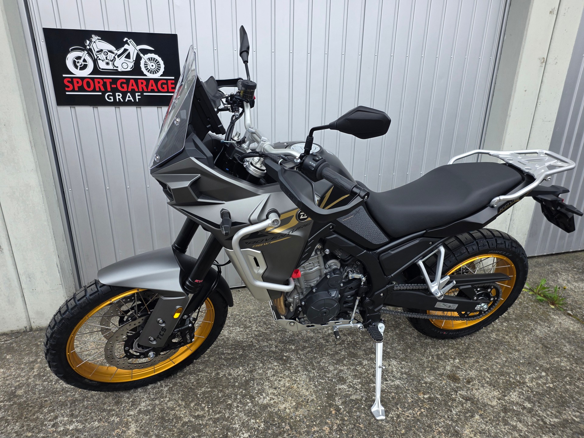 KOVE 800 X Pro-showroom-element-1