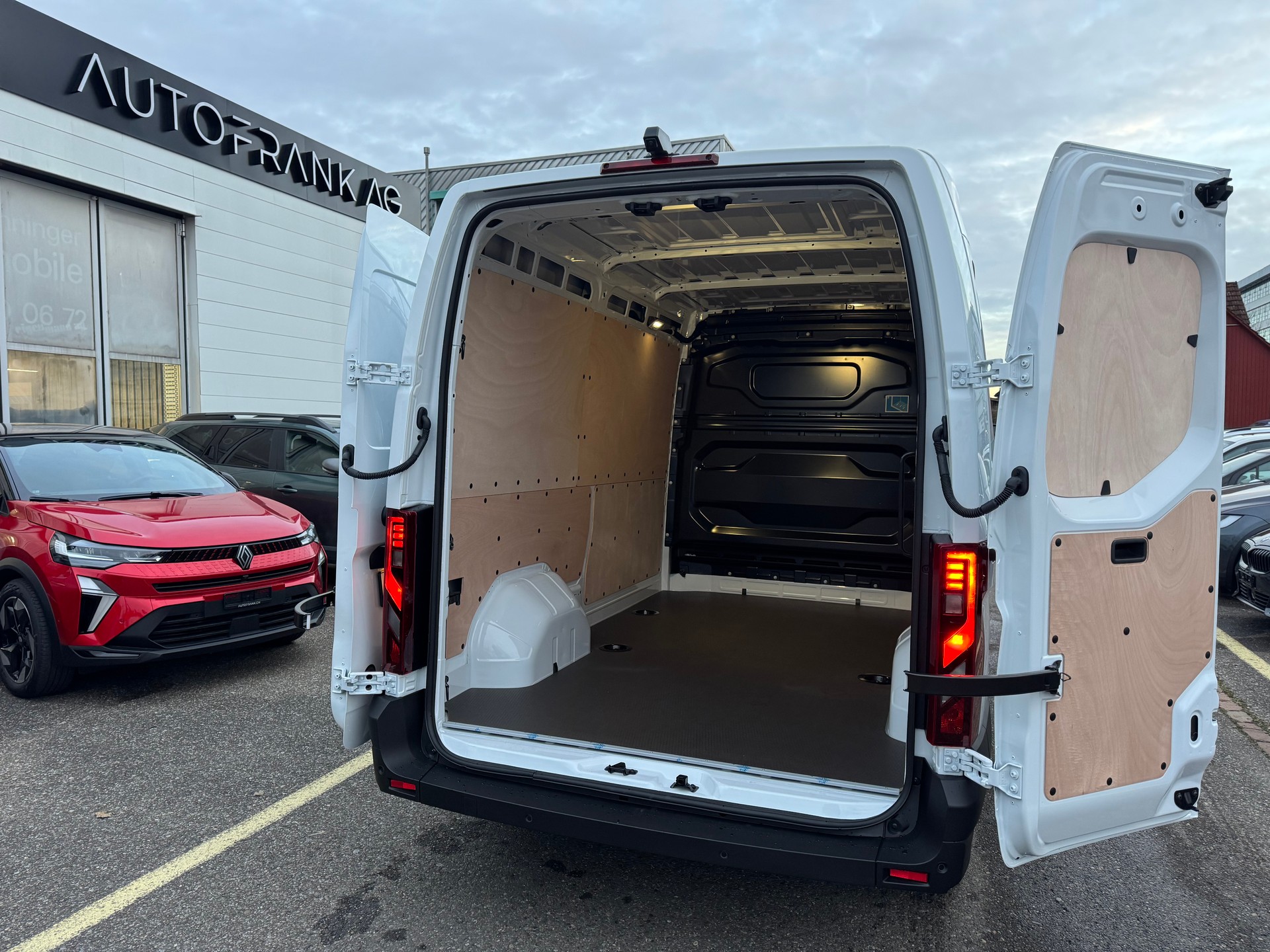 RENAULT Master Kastenwagen Advance KW Frontantrieb L2H2 3.5T 2.0 Blue dCi 150 EAG9-showroom-element-3