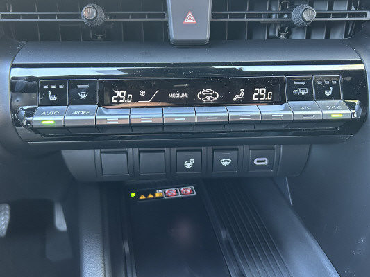 TOYOTA C-HR 2.0 PHEV CVT Swi Ed-image-12