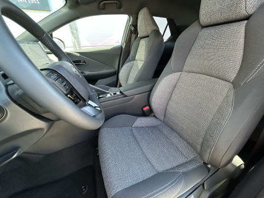 TOYOTA C-HR 2.0 PHEV CVT Swi Ed-image-6