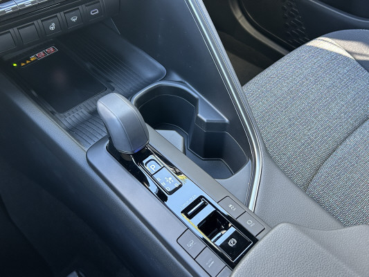 TOYOTA C-HR 2.0 PHEV CVT Swi Ed-image-13
