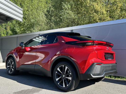 TOYOTA C-HR 2.0 PHEV CVT Swi Ed-image-3