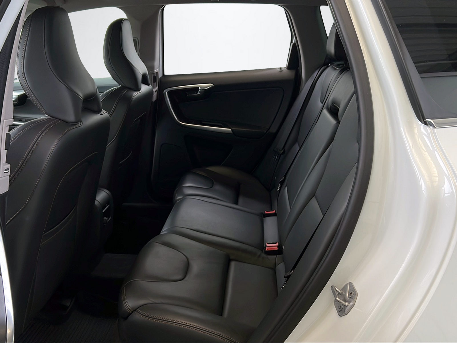 VOLVO XC60 2.4 D5 Summum AWD S/S-image-10