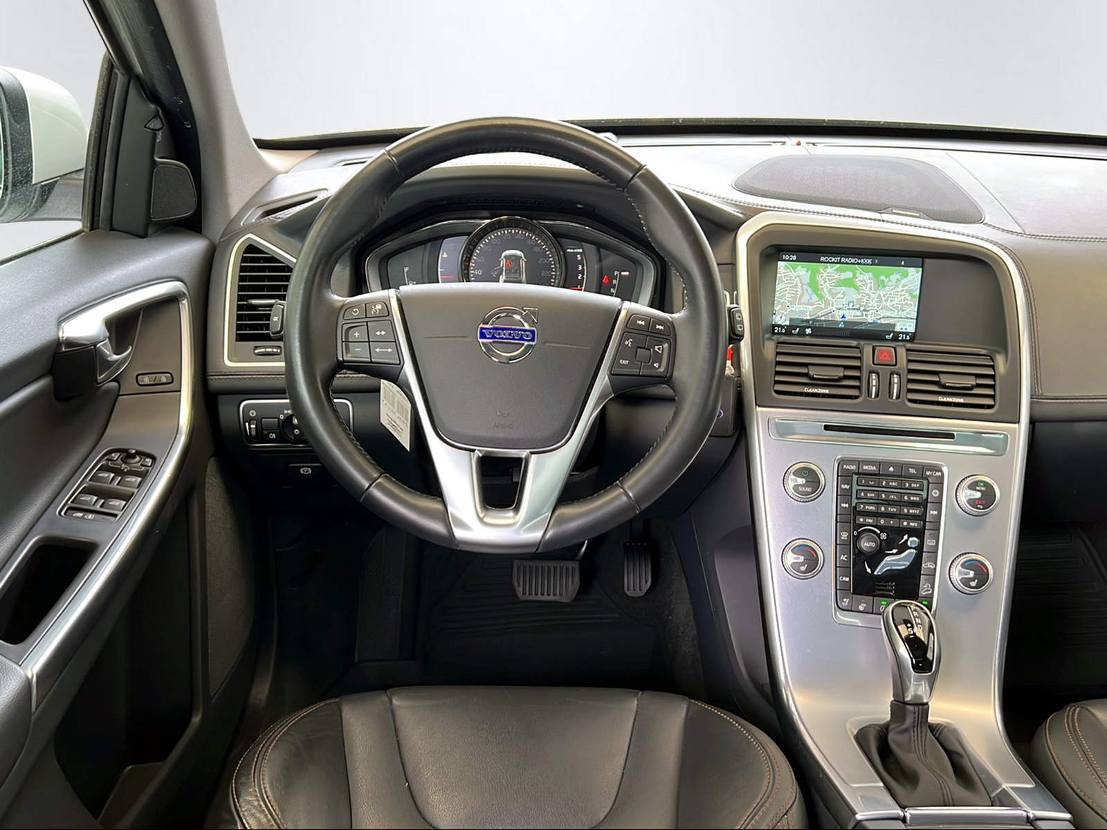 VOLVO XC60 2.4 D5 Summum AWD S/S-image-12