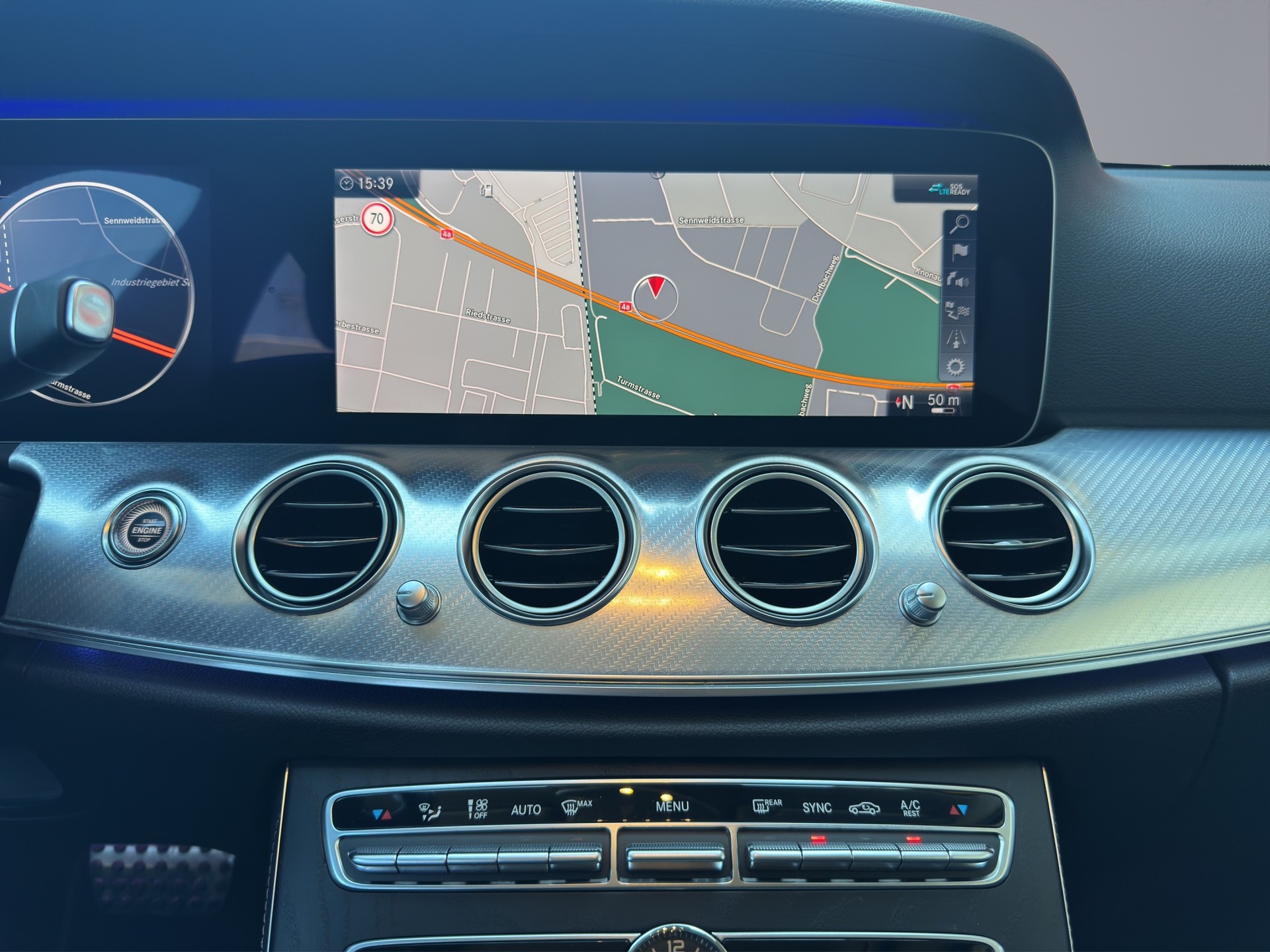 MERCEDES-BENZ E 200 Avantgarde 4matic Kombi-image-15