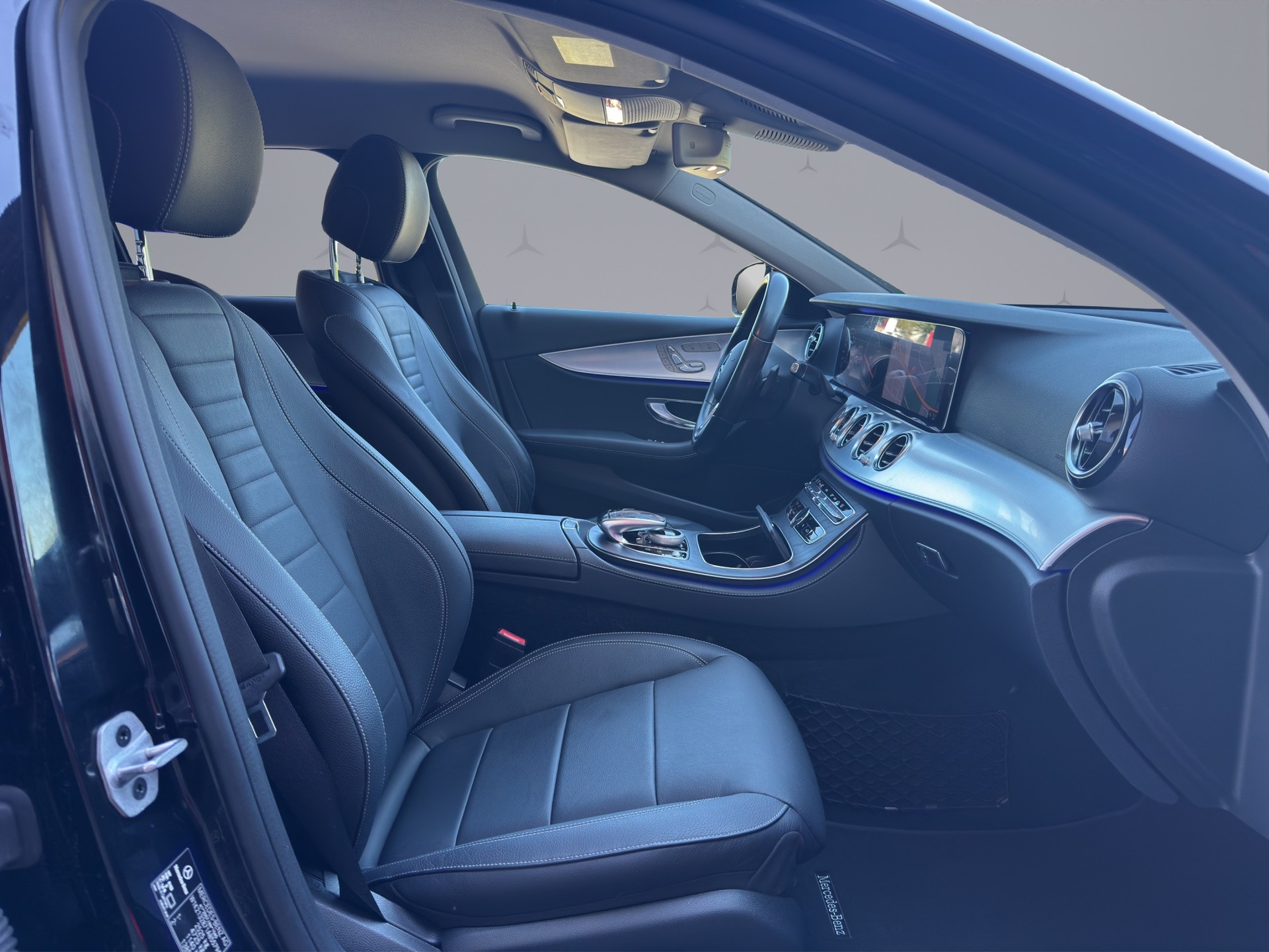 MERCEDES-BENZ E 200 Avantgarde 4matic Kombi-image-16