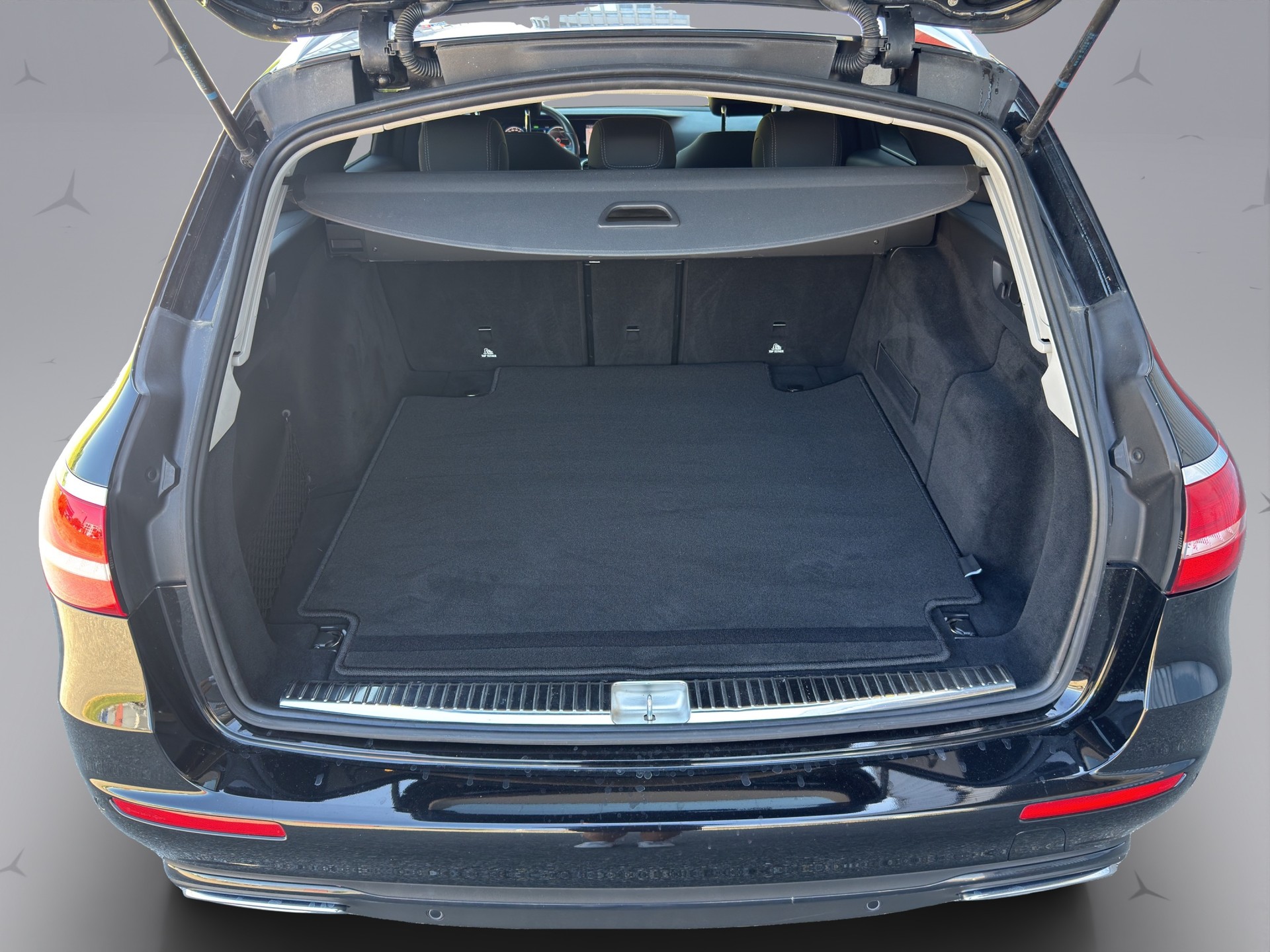 MERCEDES-BENZ E 200 Avantgarde 4matic Kombi-image-18