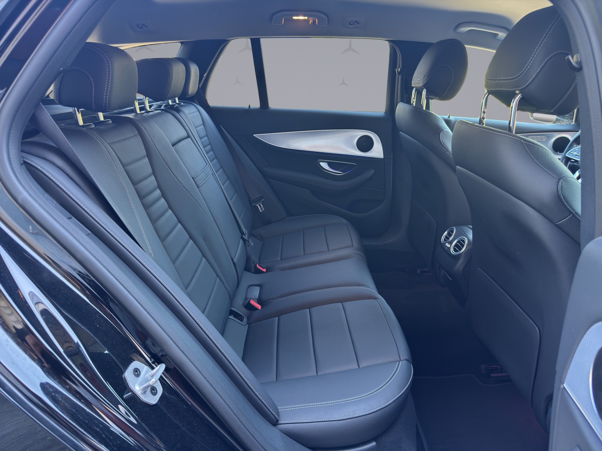 MERCEDES-BENZ E 200 Avantgarde 4matic Kombi-image-17