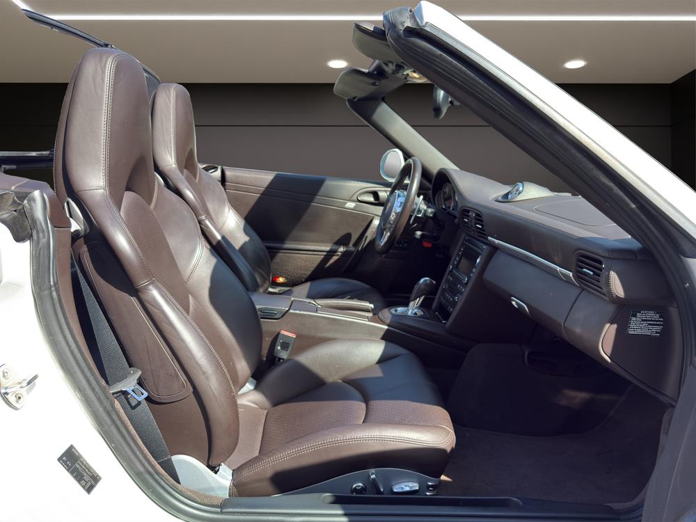 PORSCHE 911 Cabriolet 3.8 Turbo-image-12