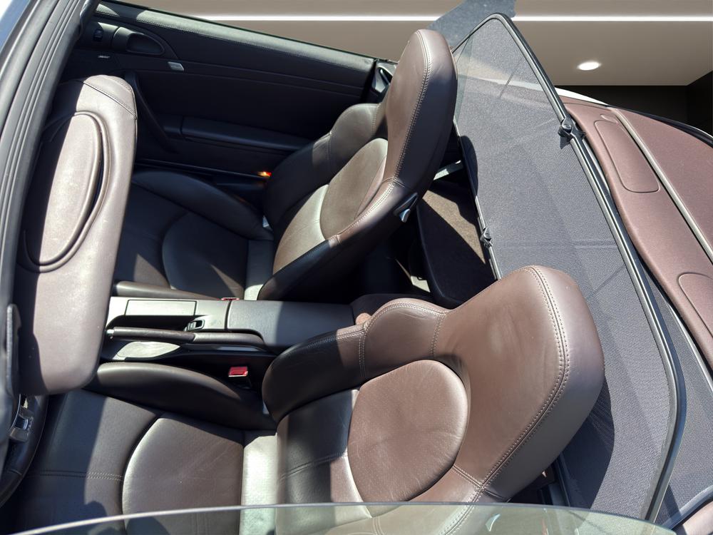 PORSCHE 911 Cabriolet 3.8 Turbo-image-13