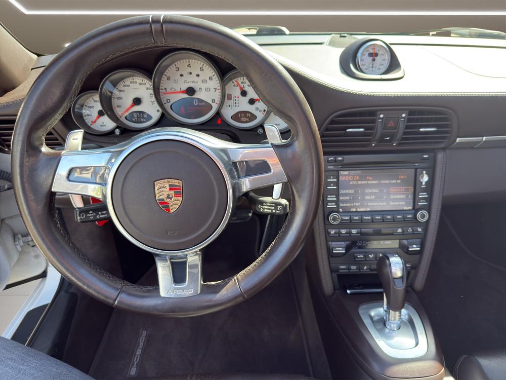 PORSCHE 911 Cabriolet 3.8 Turbo-image-10