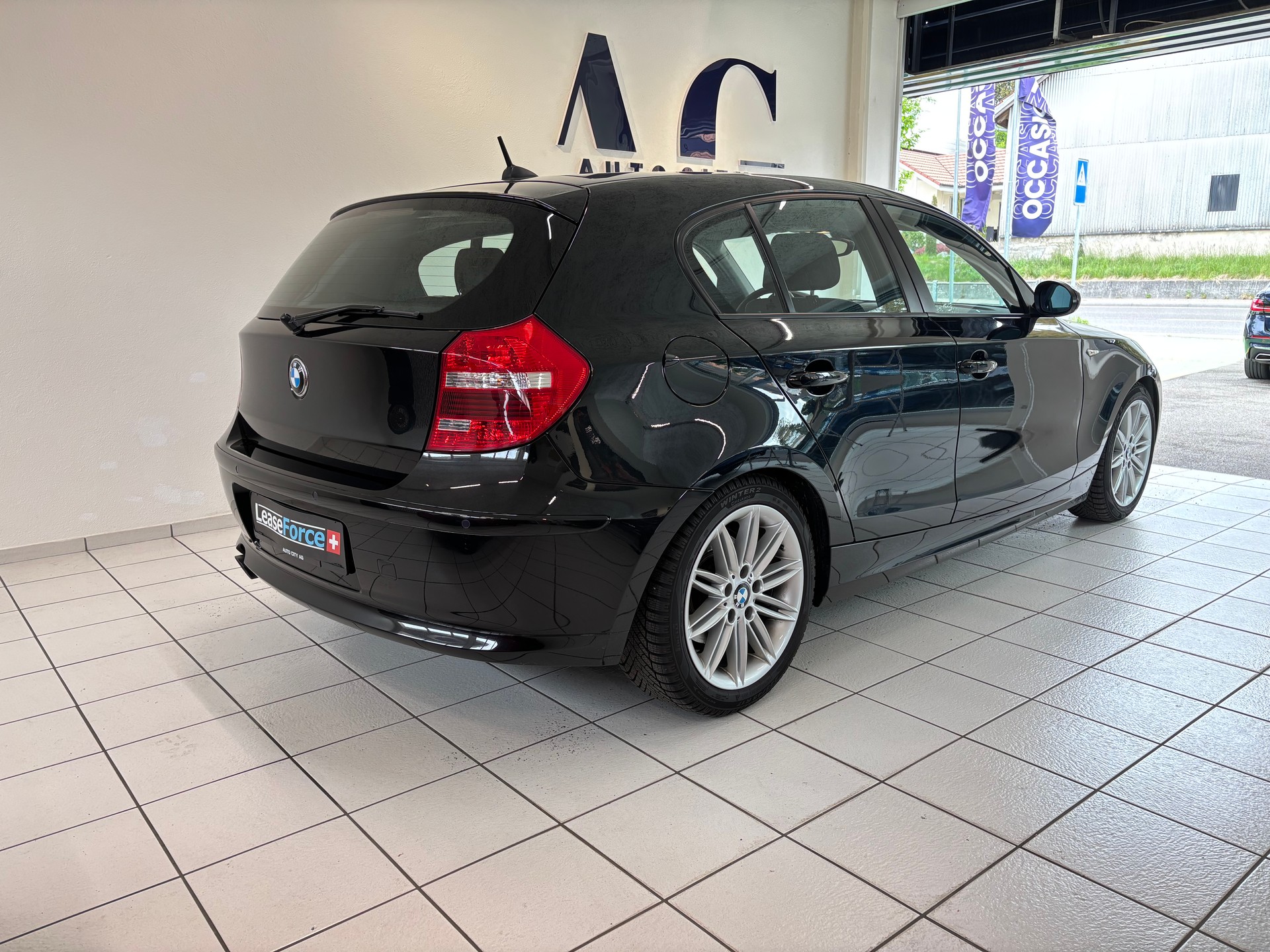 BMW 118i-image-2