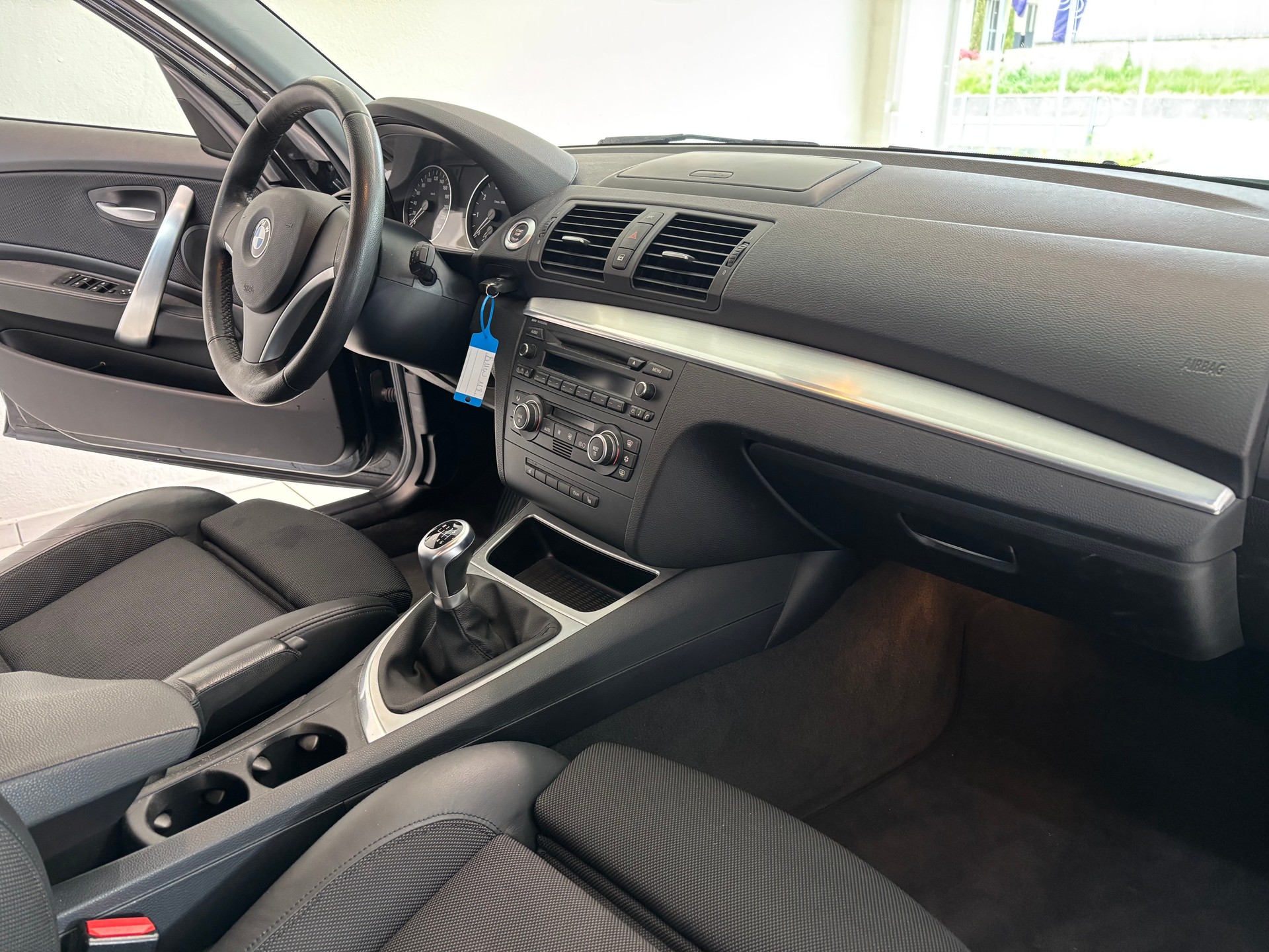 BMW 118i-image-8