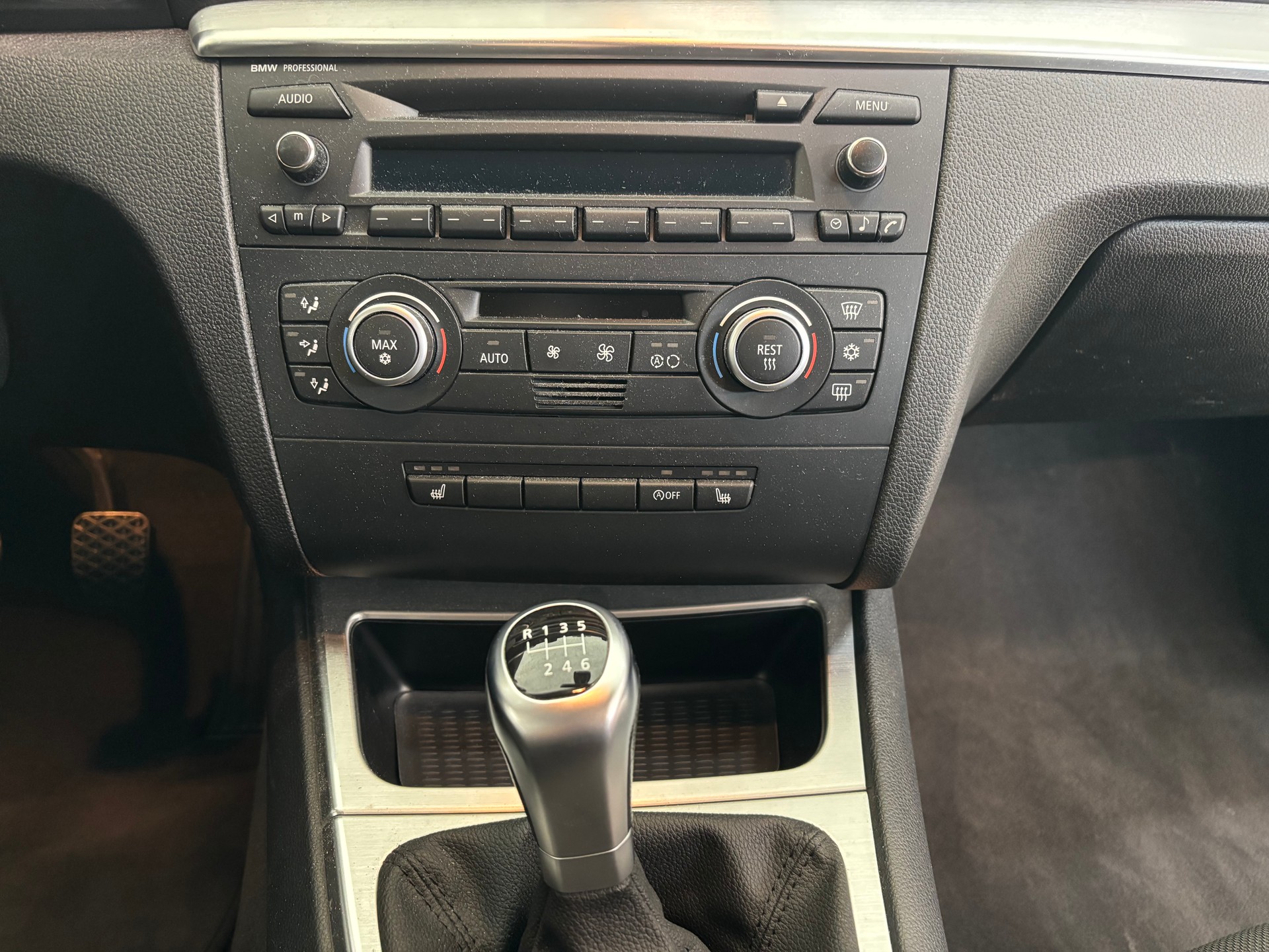 BMW 118i-image-10