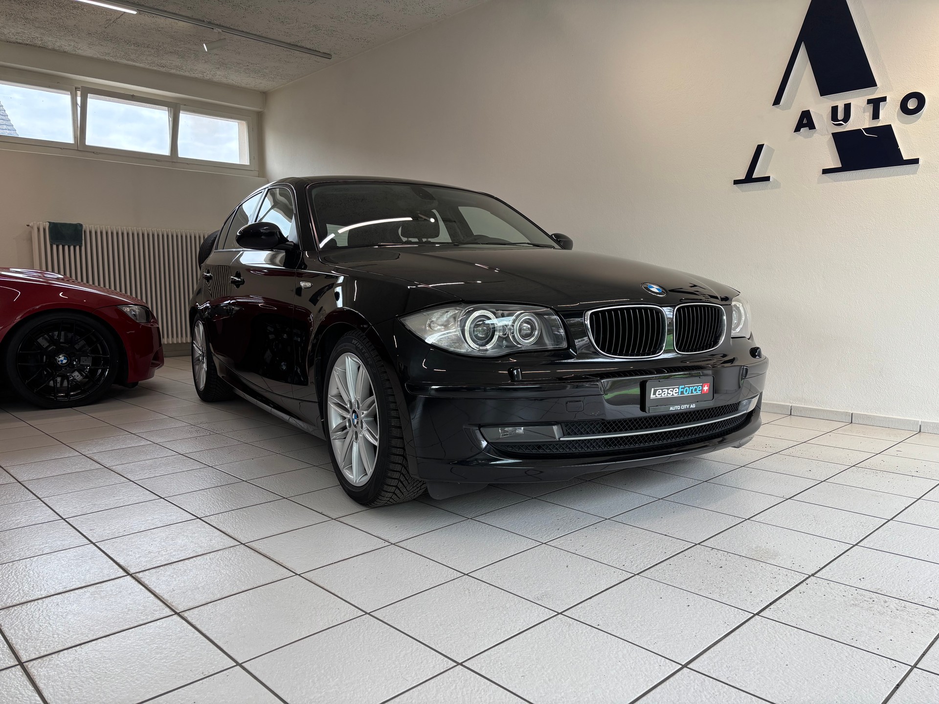 BMW 118i-image-0