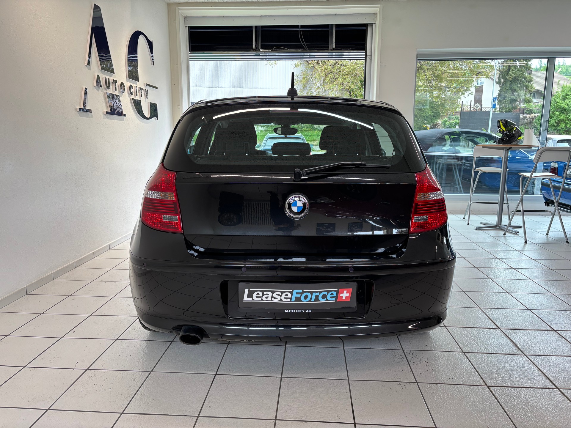 BMW 118i-image-3