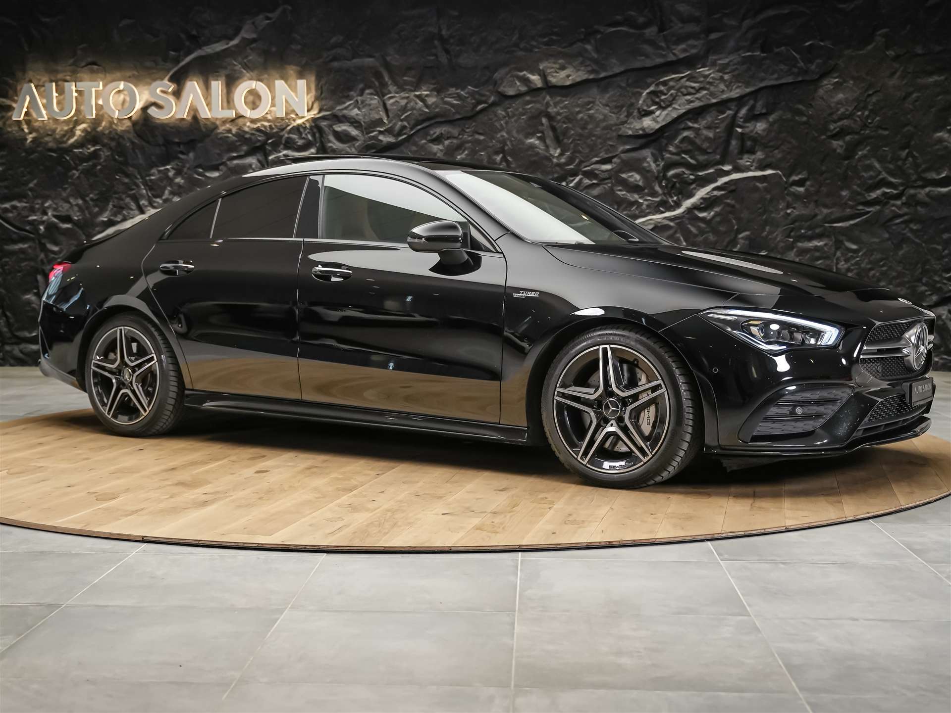 MERCEDES-BENZ CLA 35 AMG 4matic *CH Auto*Panorama*Night Paket AMG-image-5