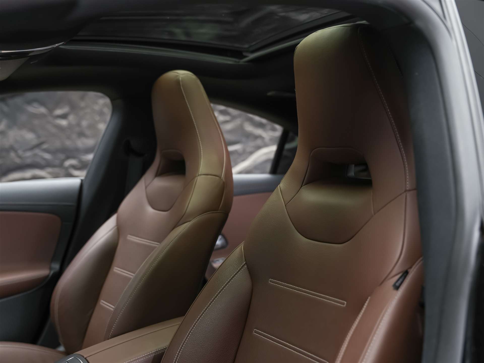 MERCEDES-BENZ CLA 35 AMG 4matic *CH Auto*Panorama*Night Paket AMG-image-9