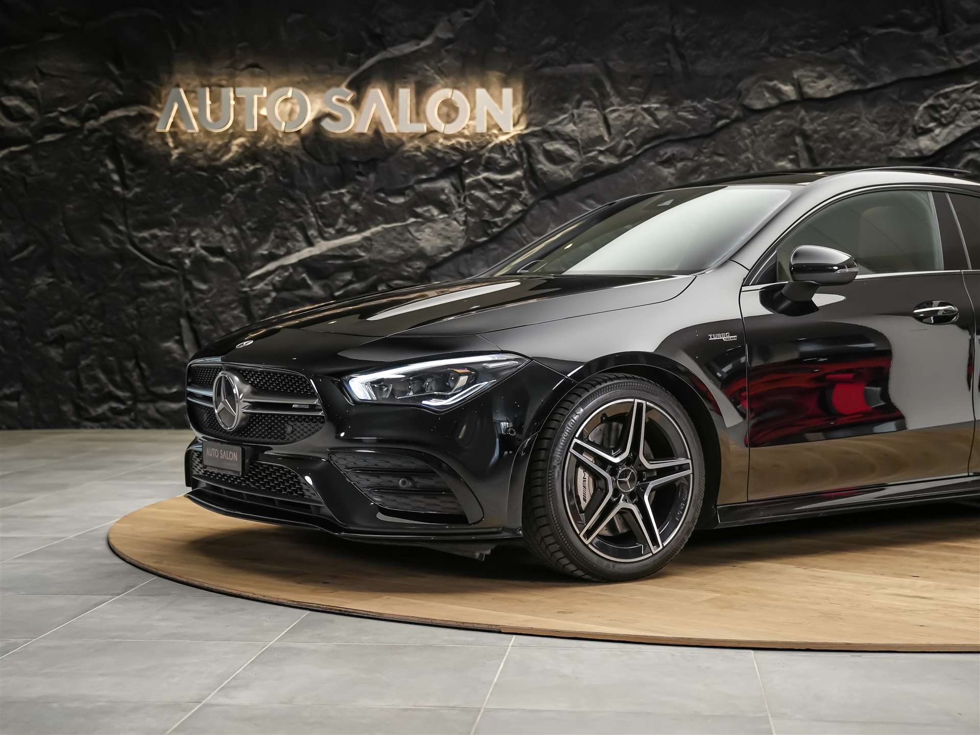 MERCEDES-BENZ CLA 35 AMG 4matic *CH Auto*Panorama*Night Paket AMG-image-13