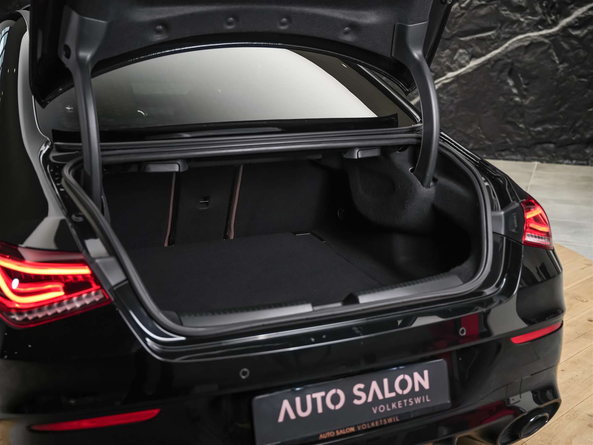 MERCEDES-BENZ CLA 35 AMG 4matic *CH Auto*Panorama*Night Paket AMG-image-36