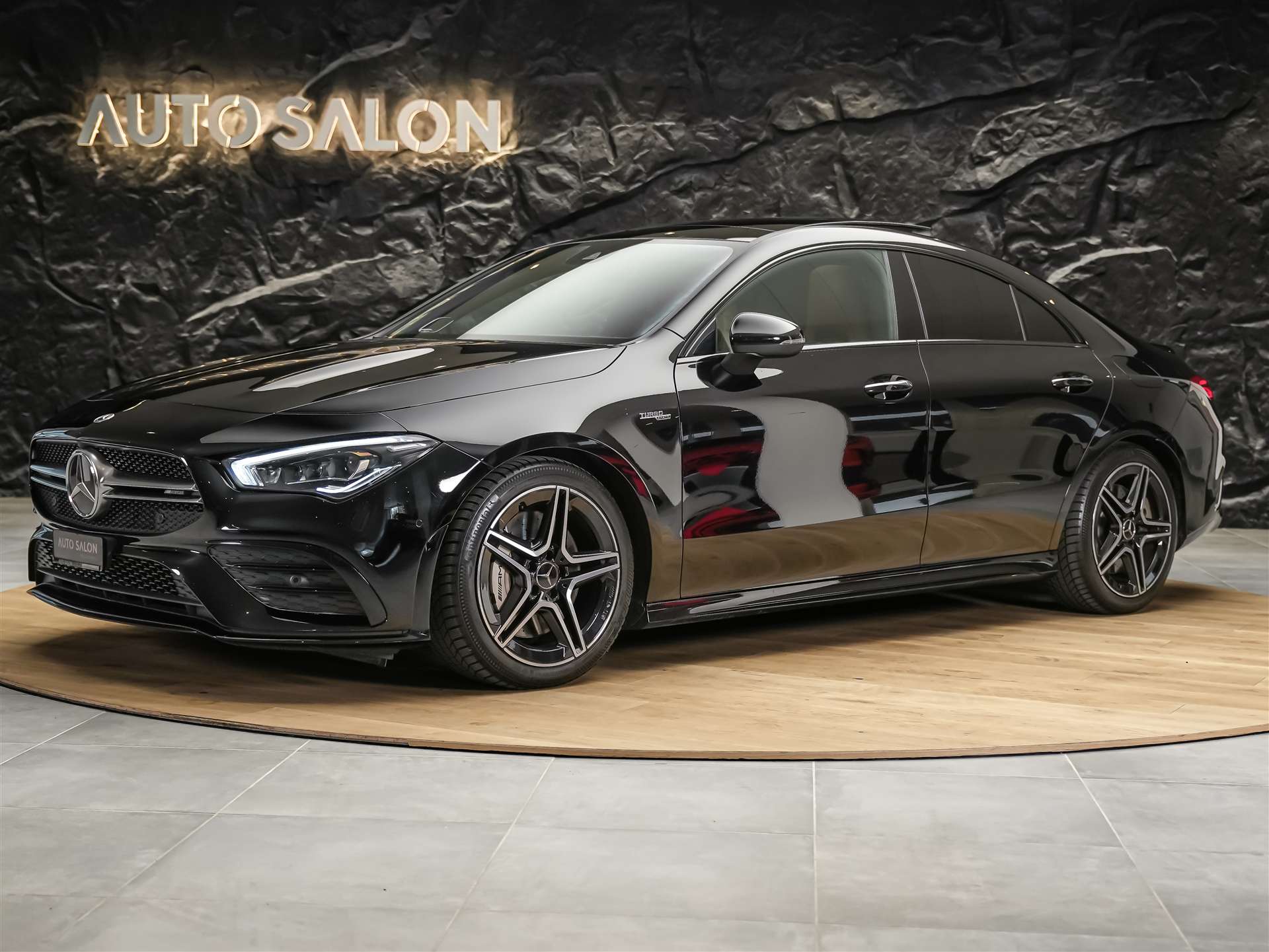 MERCEDES-BENZ CLA 35 AMG 4matic *CH Auto*Panorama*Night Paket AMG-image-0