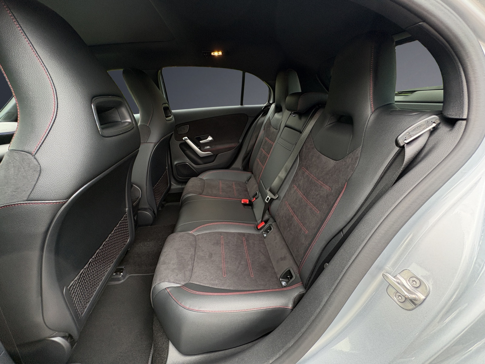 MERCEDES-BENZ A 200 7G-DCT-image-14