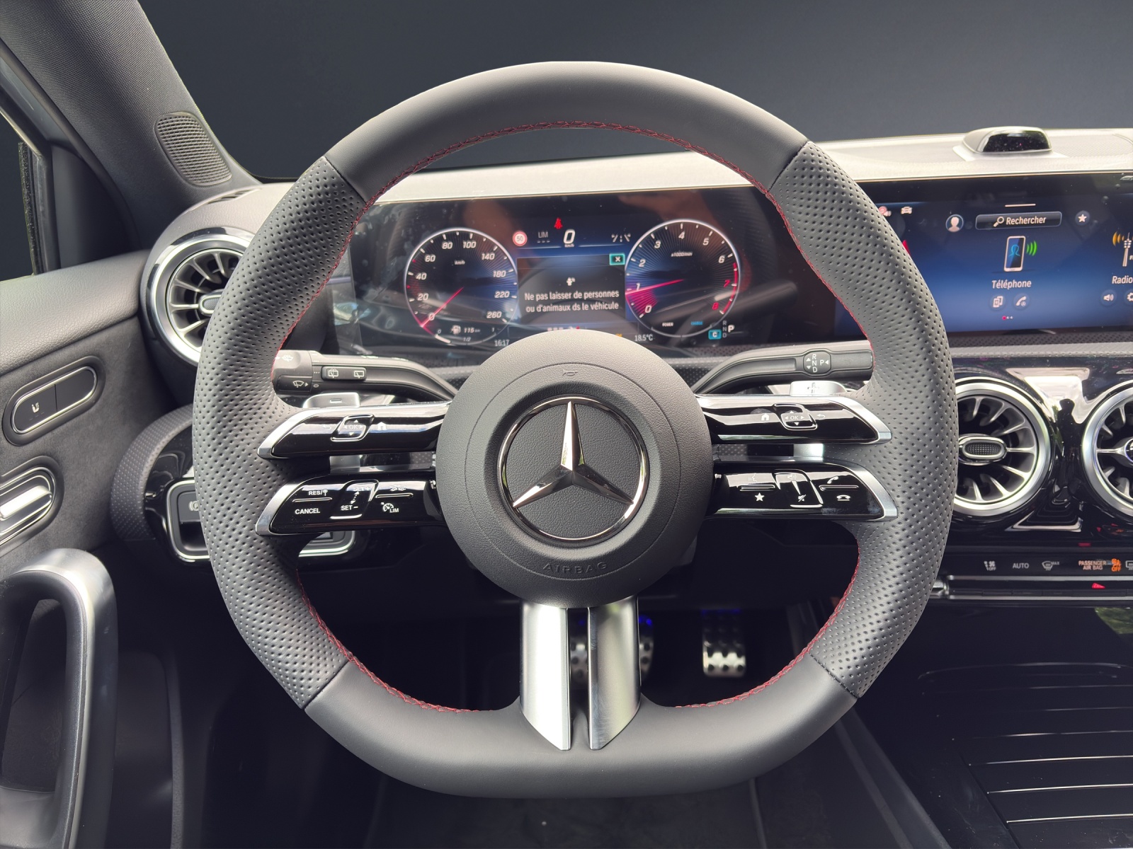 MERCEDES-BENZ A 200 7G-DCT-image-12