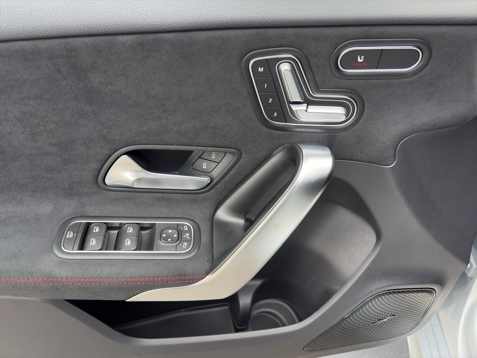 MERCEDES-BENZ A 200 7G-DCT-image-9