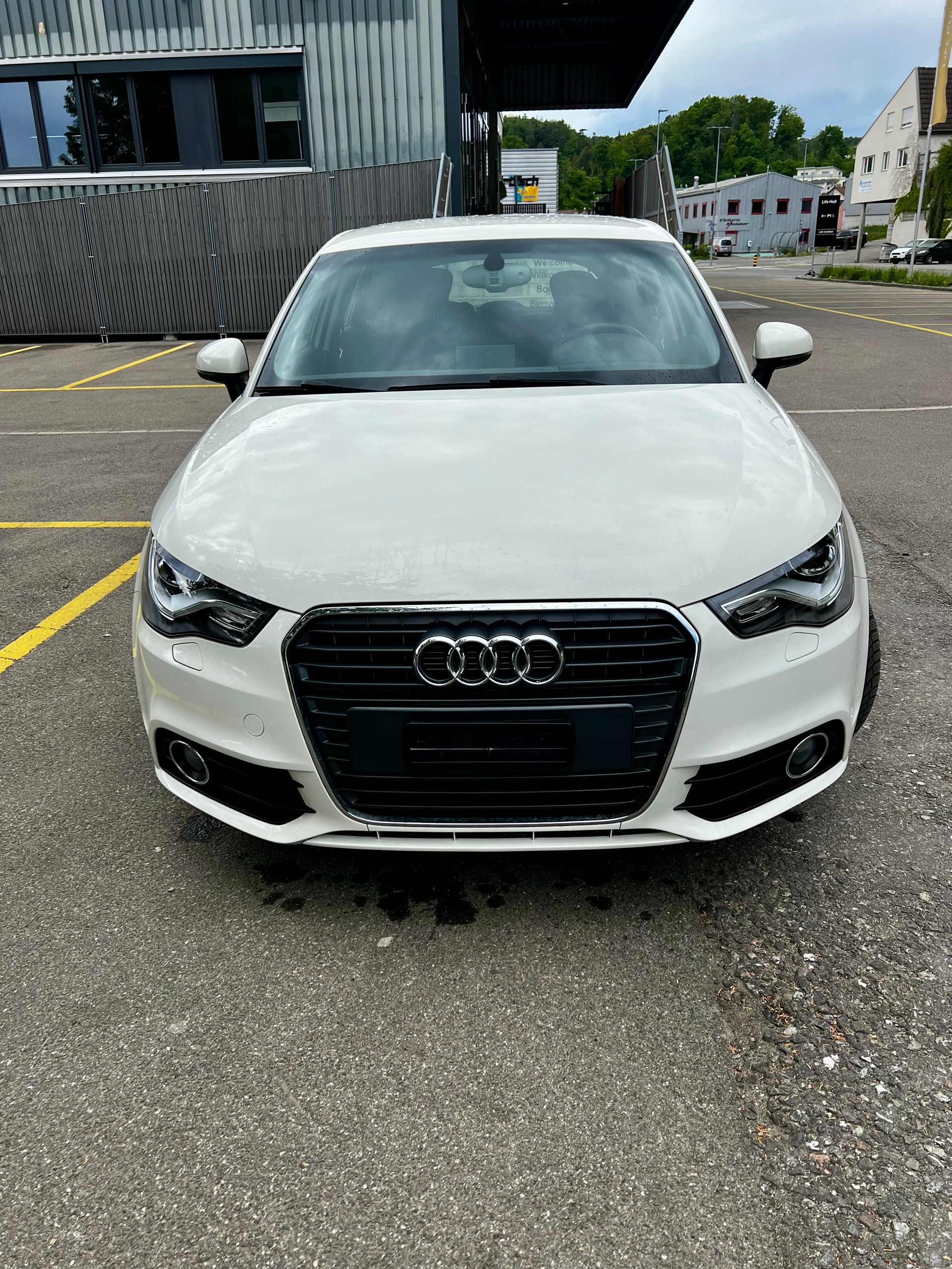 AUDI A1 1.4 TFSI COD Attraction S-Tr.-image-1