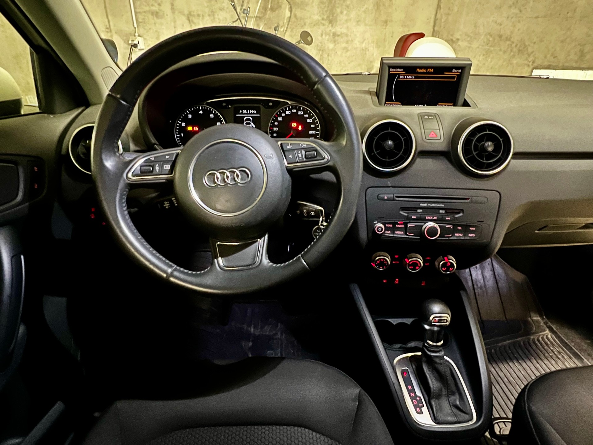 AUDI A1 1.4 TFSI COD Attraction S-Tr.-image-8