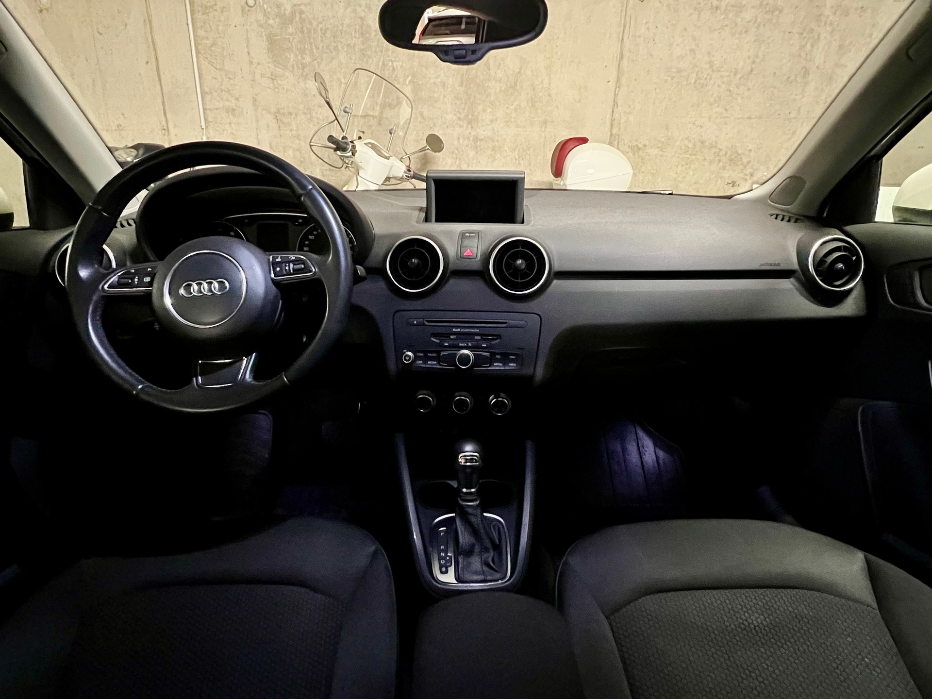 AUDI A1 1.4 TFSI COD Attraction S-Tr.-image-9