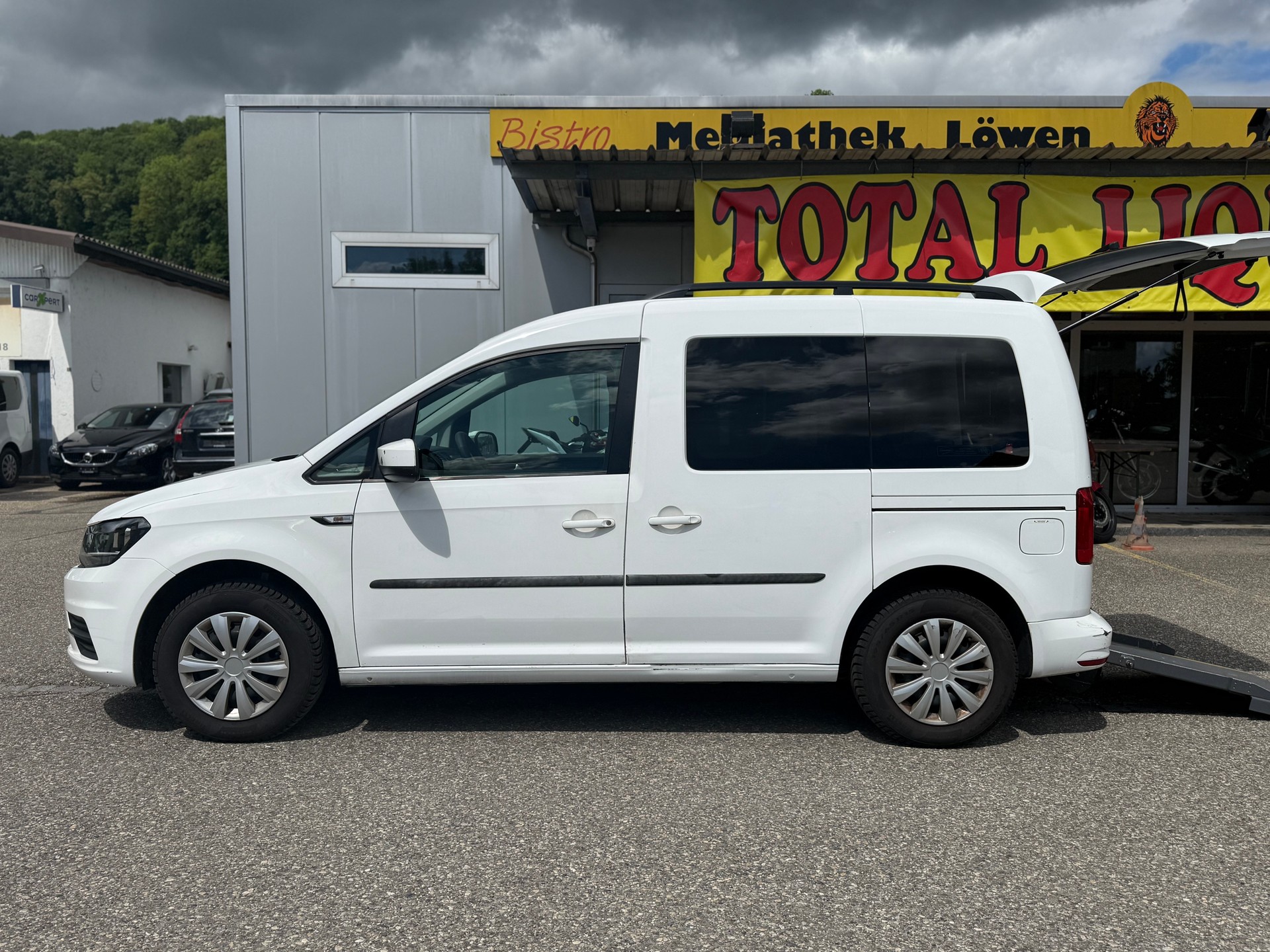 VW Caddy 1.2 TSI Trendline-image-11