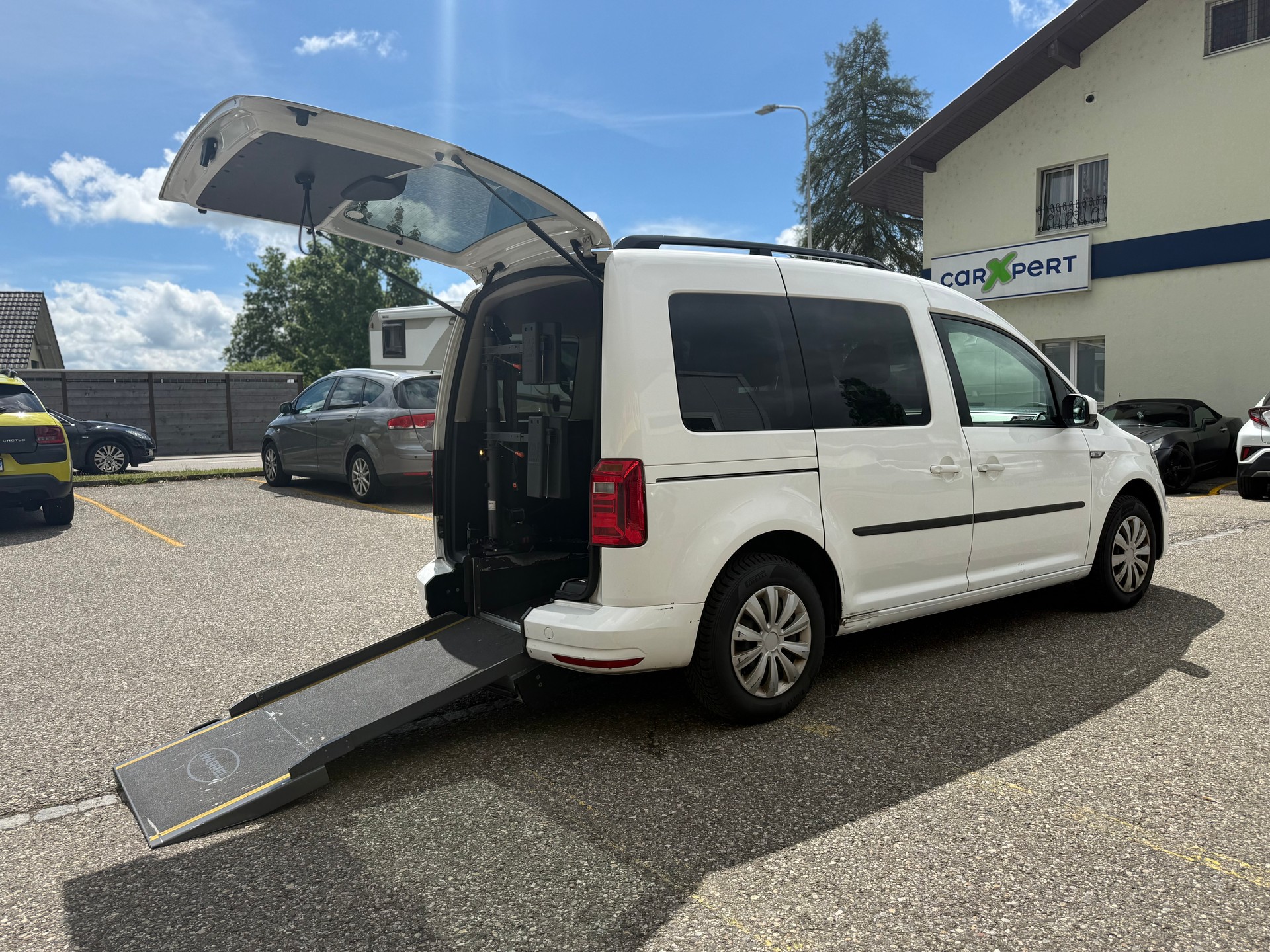 VW Caddy 1.2 TSI Trendline-image-4