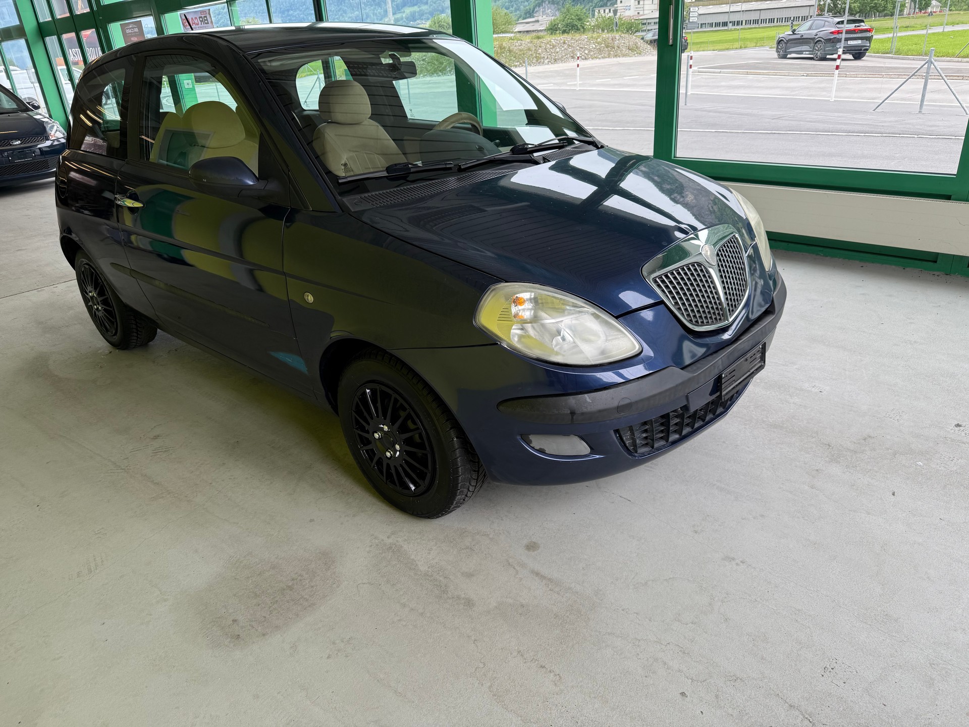 LANCIA Ypsilon 1.2-showroom-element-3