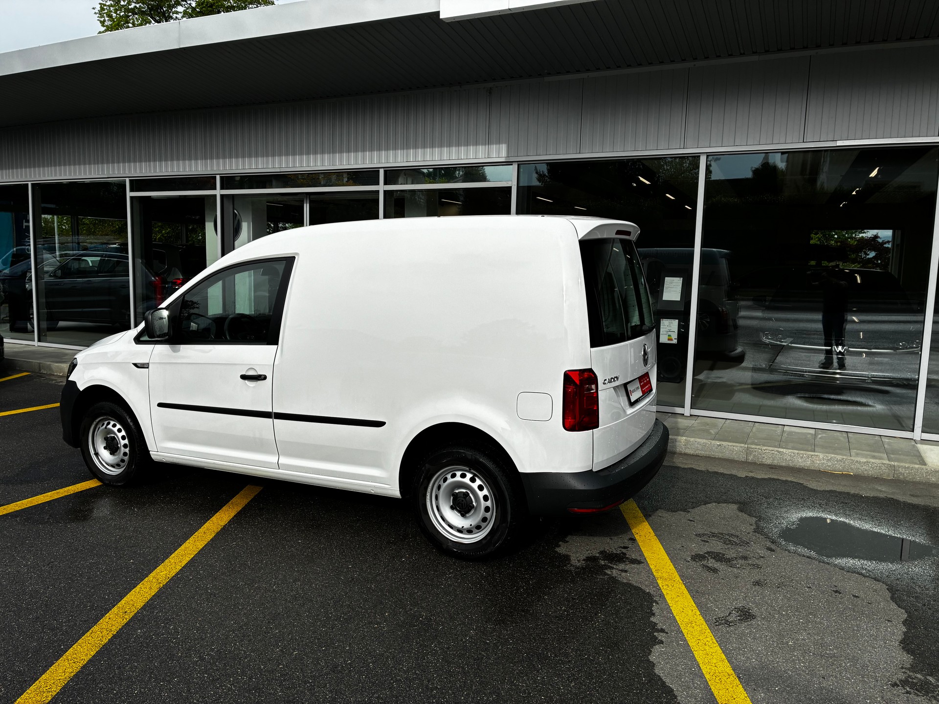 VW Caddy 2.0TDI BlueMotion Technology-showroom-element-2