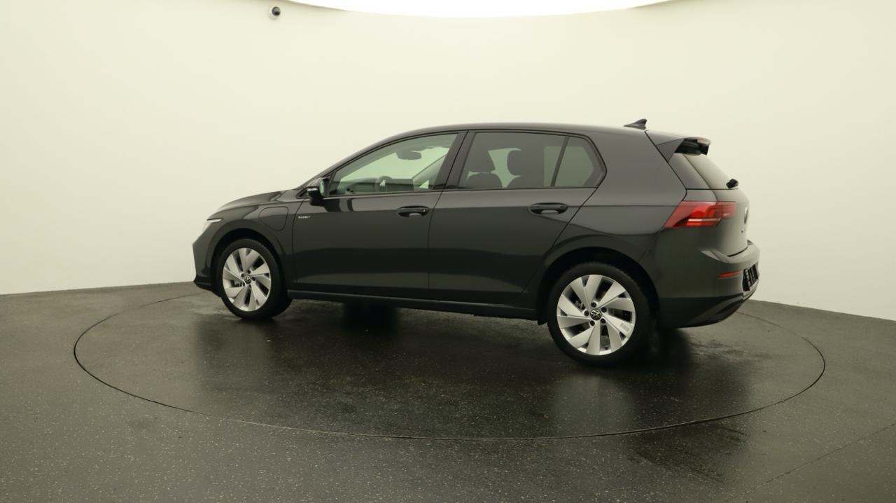 VW Golf VIII 1.5 TSI PHEV Limited-image-2