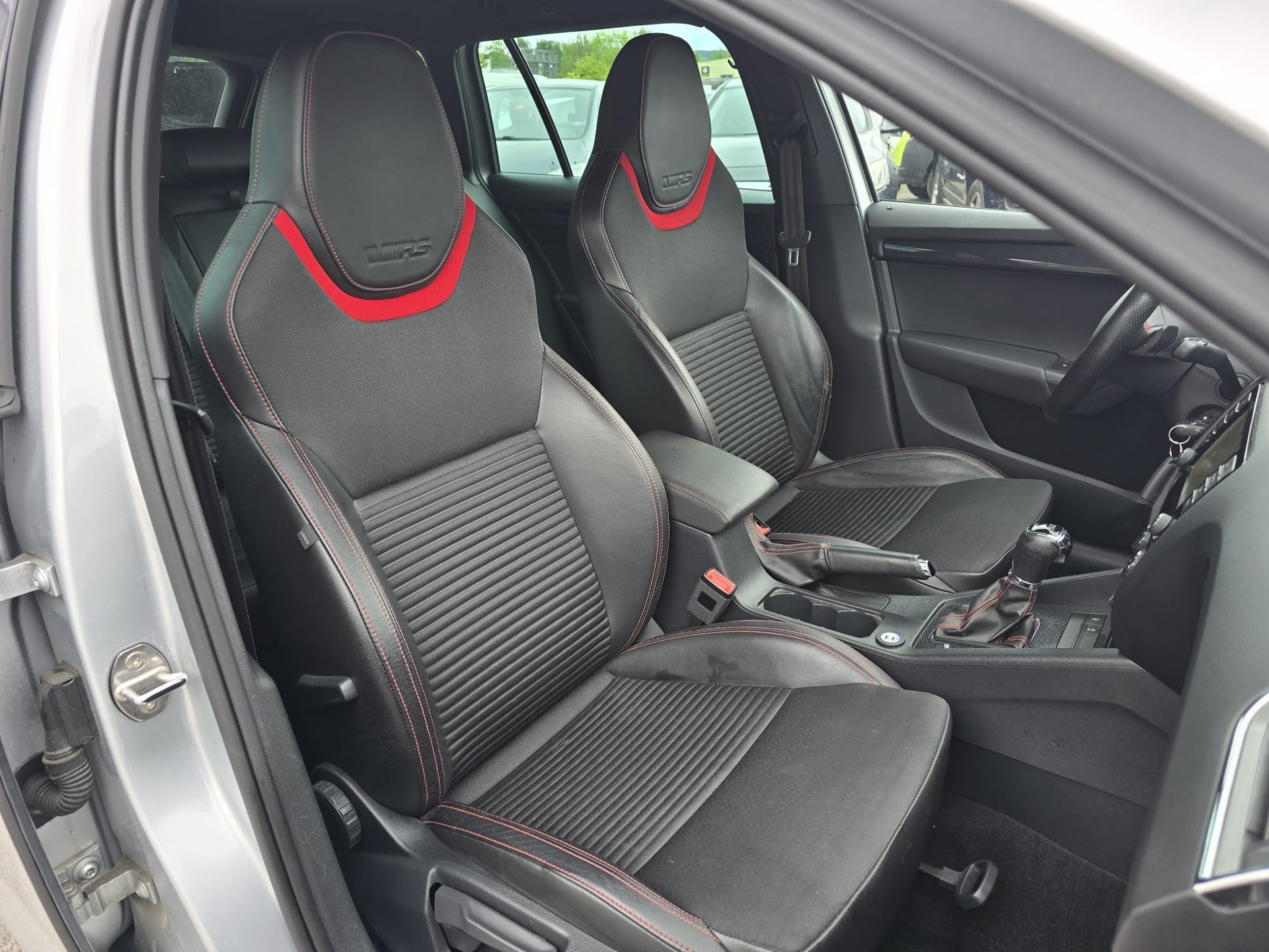 SKODA Octavia Combi 2.0 TDI RS DSG-image-8