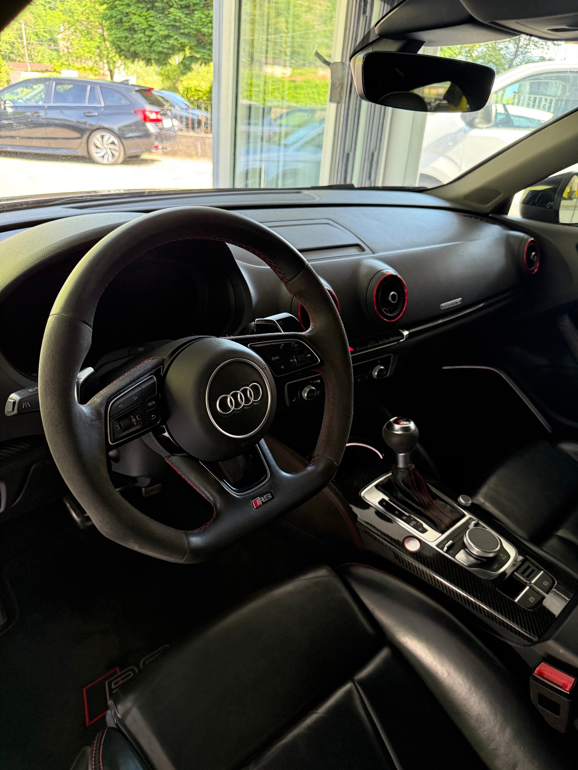 AUDI RS3 Limousine 2.5 TSI quattro S-tronic-image-9