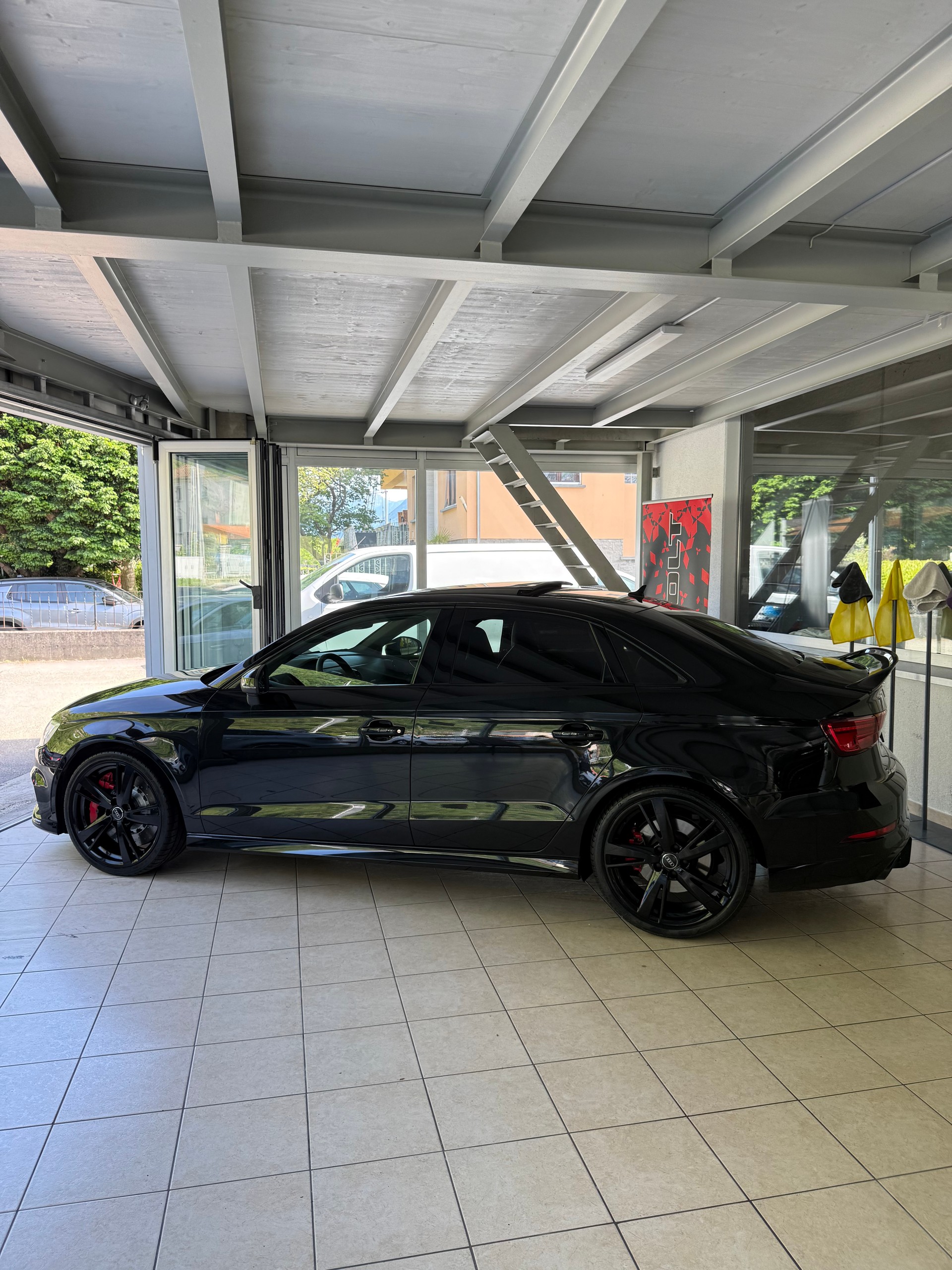 AUDI RS3 Limousine 2.5 TSI quattro S-tronic-image-2