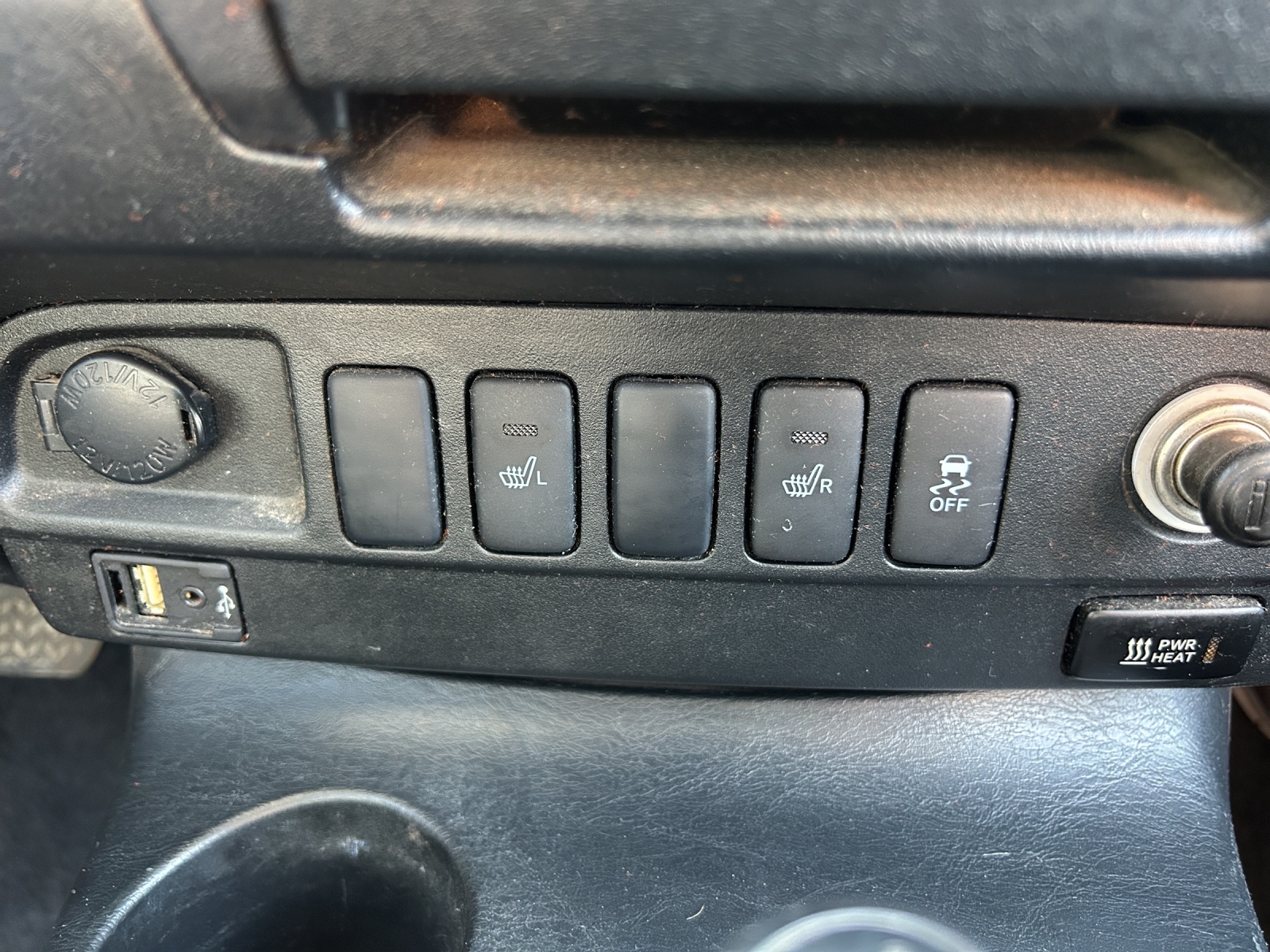 TOYOTA Hilux 3.0 4WD Automat Double Cab Sol Premium-image-17