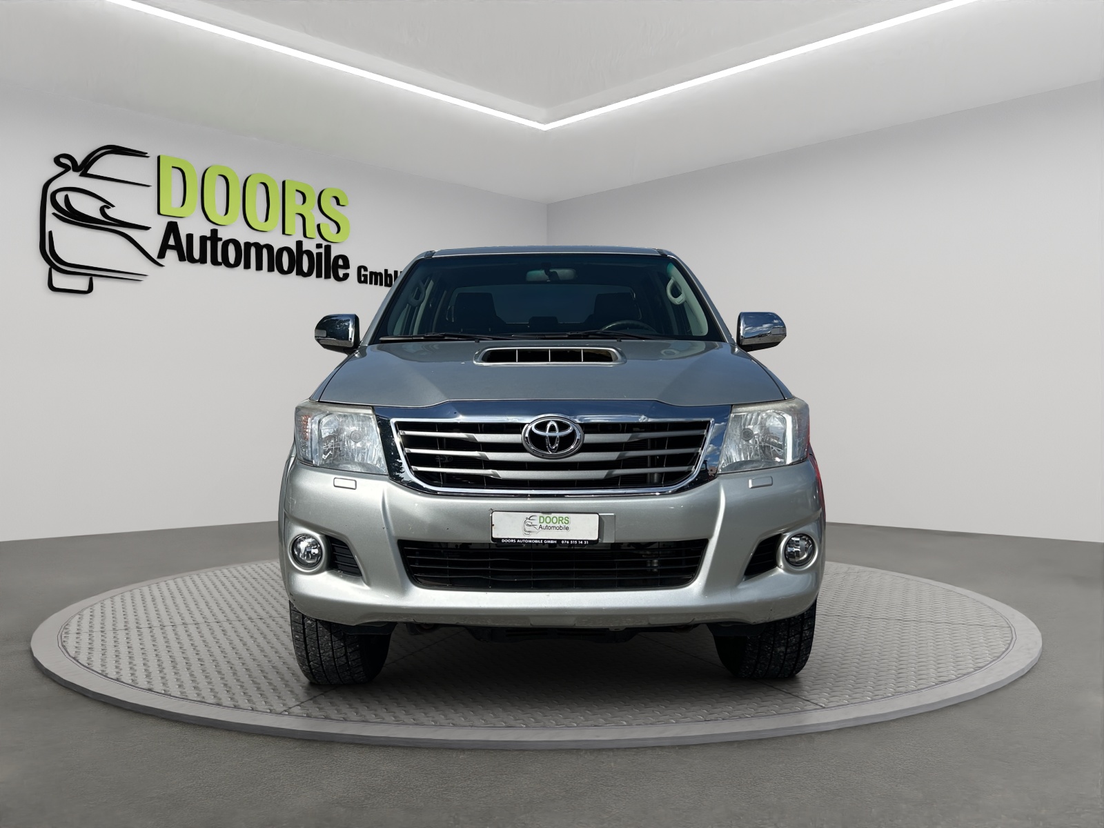 TOYOTA Hilux 3.0 4WD Automat Double Cab Sol Premium-showroom-element-1