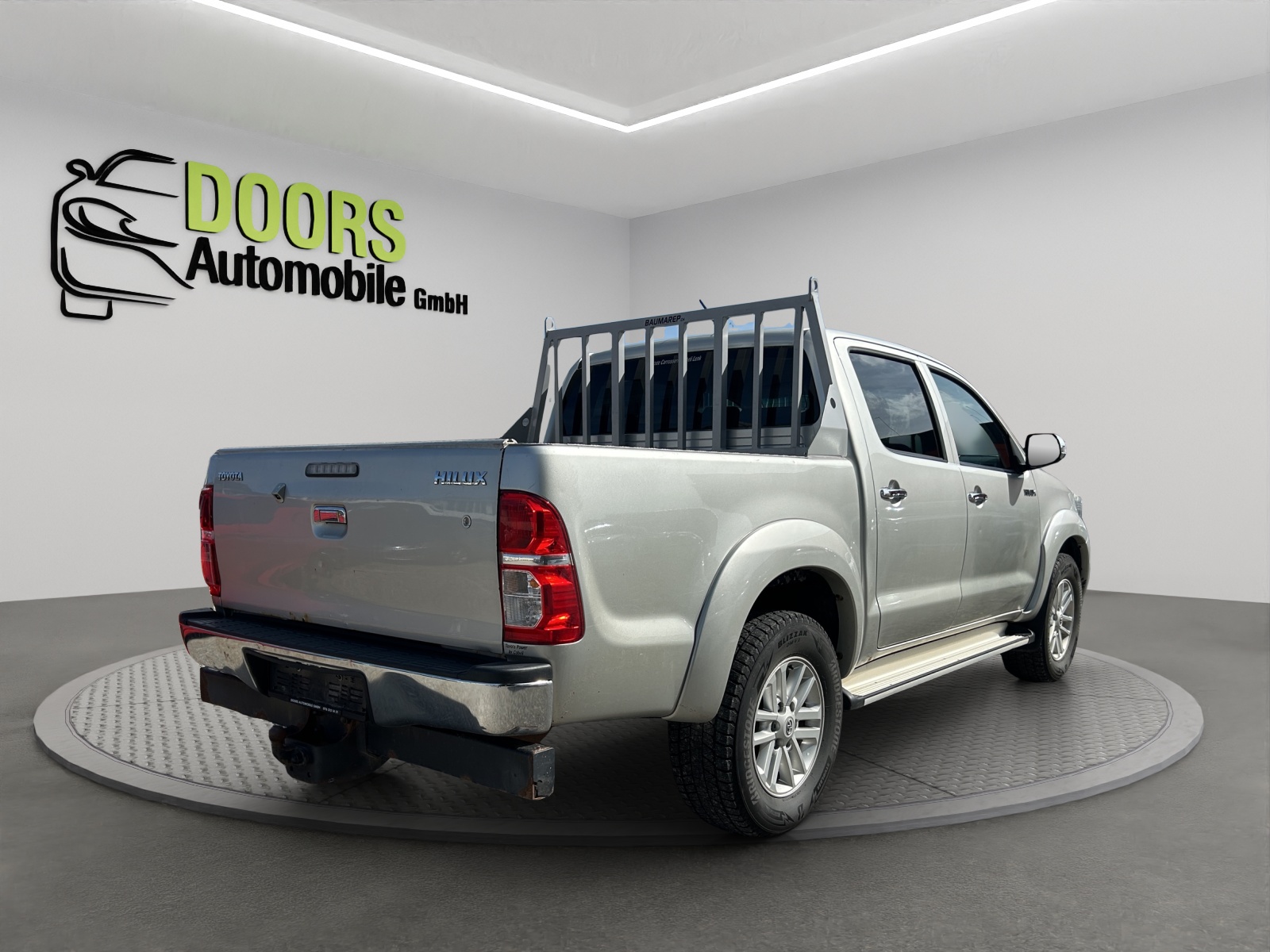 TOYOTA Hilux 3.0 4WD Automat Double Cab Sol Premium-showroom-element-3