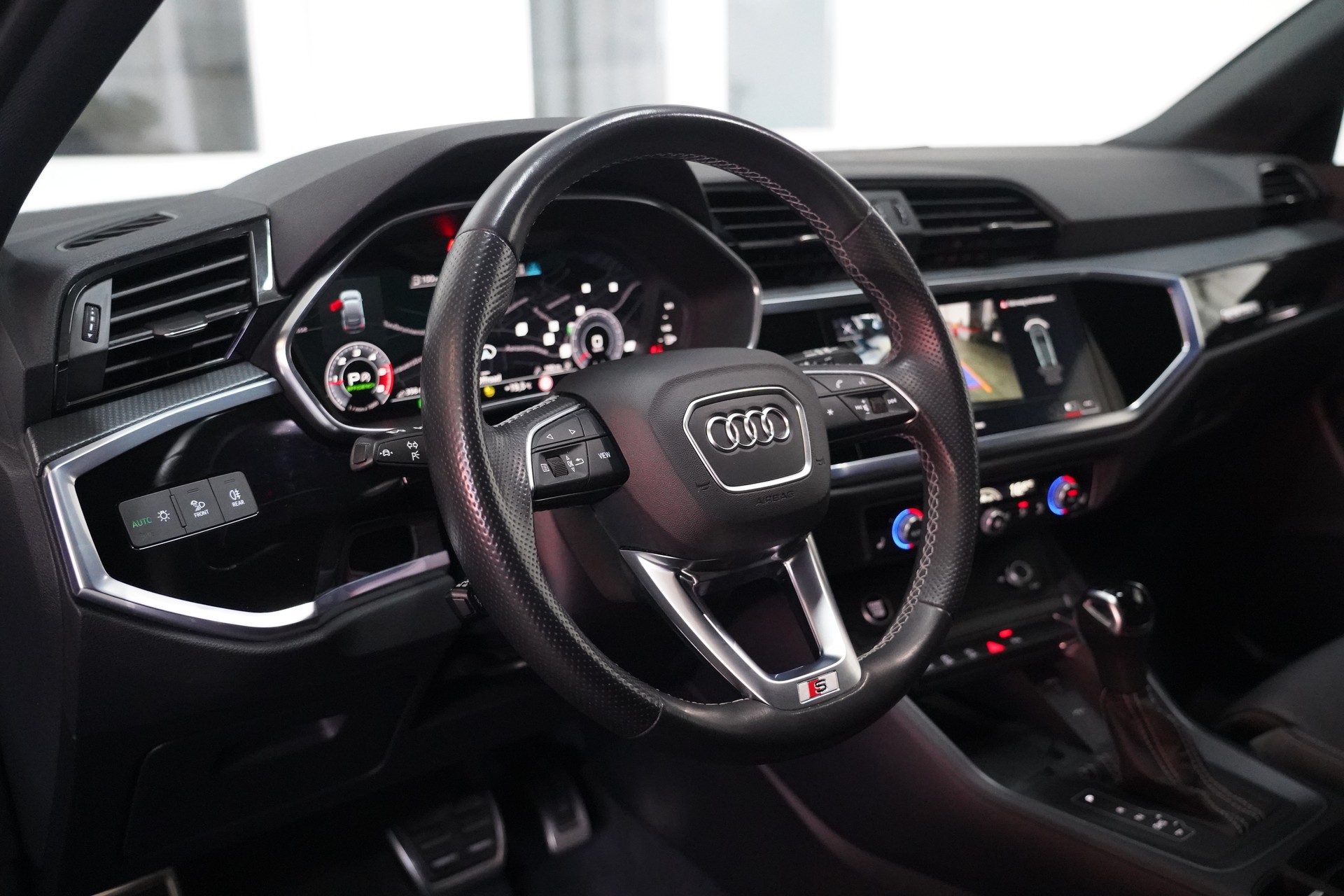 AUDI Q3 Sportback 35 TDI S-Line quattro S-tronic-image-10