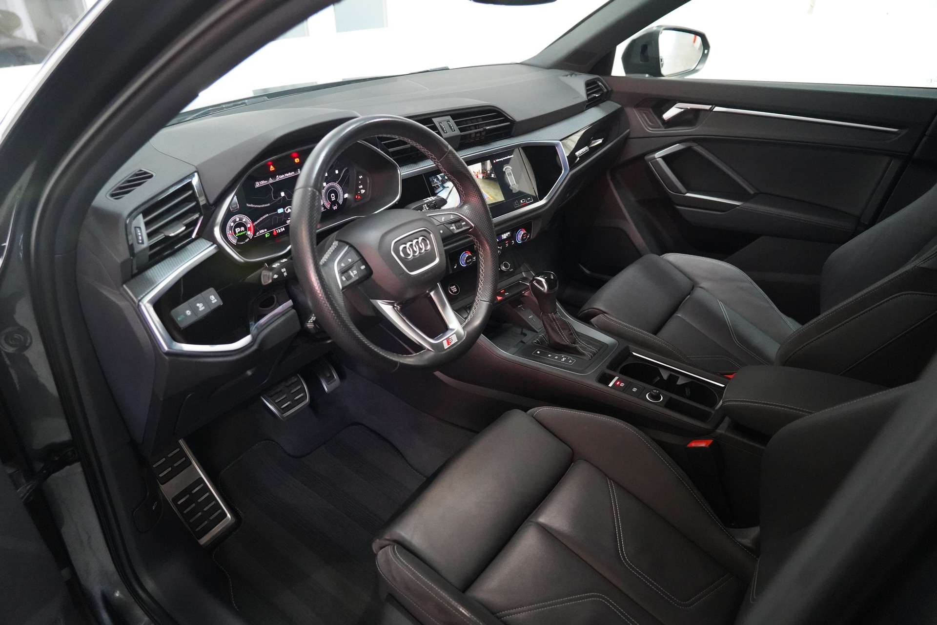 AUDI Q3 Sportback 35 TDI S-Line quattro S-tronic-image-9