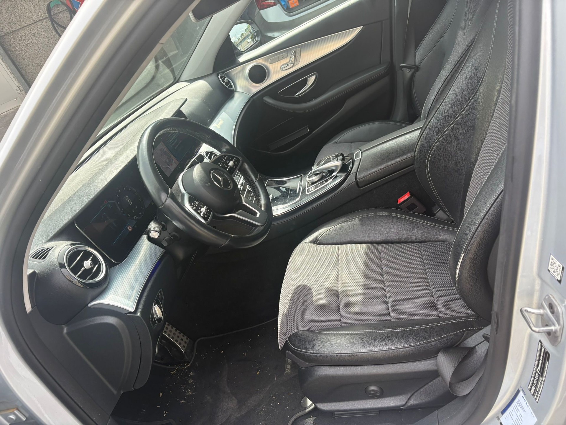 MERCEDES-BENZ E 200 Avantgarde 4Matic 9G-Tronic-image-9